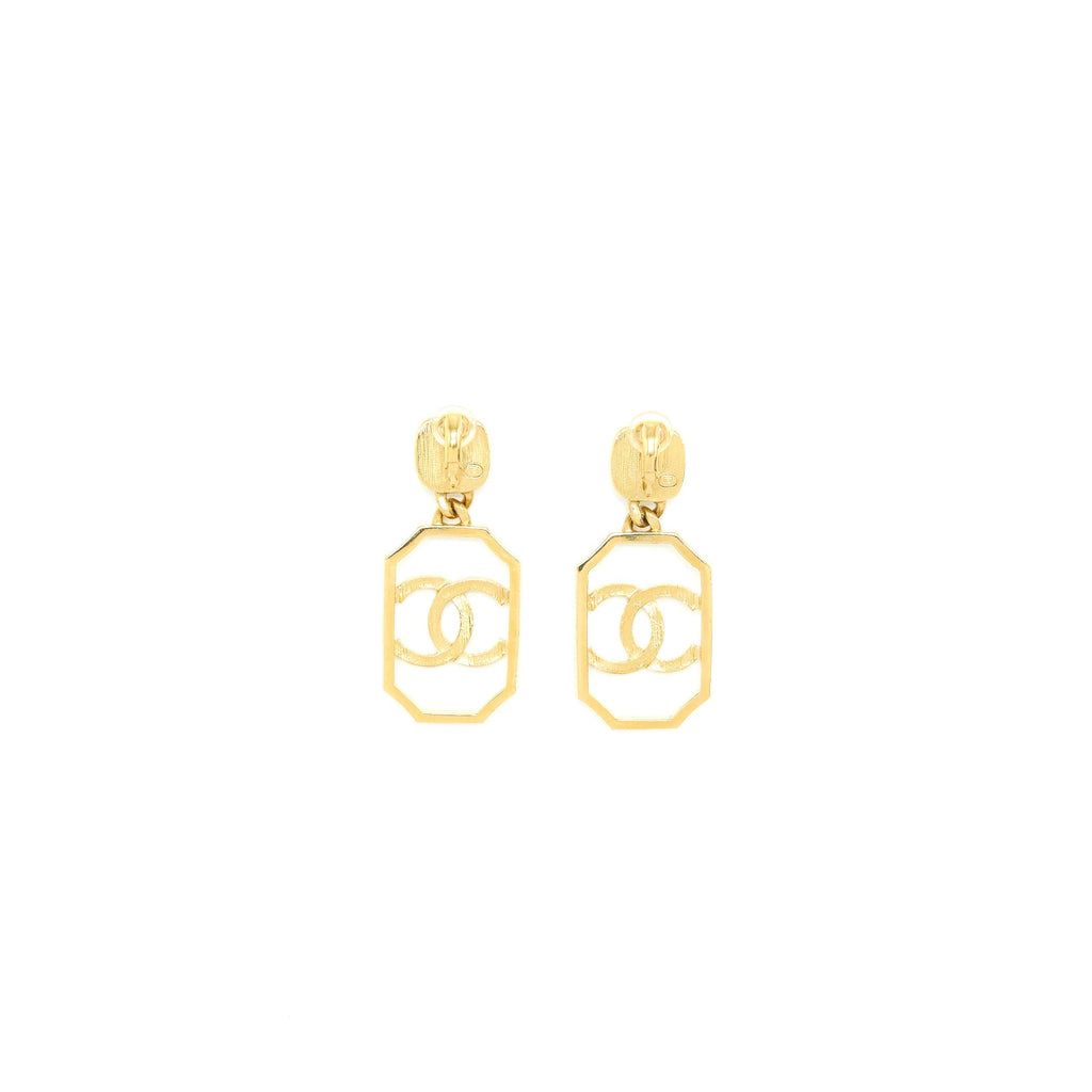 CHANEL GIANT CC LOGO DROPPED/PEARL EARCLIPS GOLD TONE