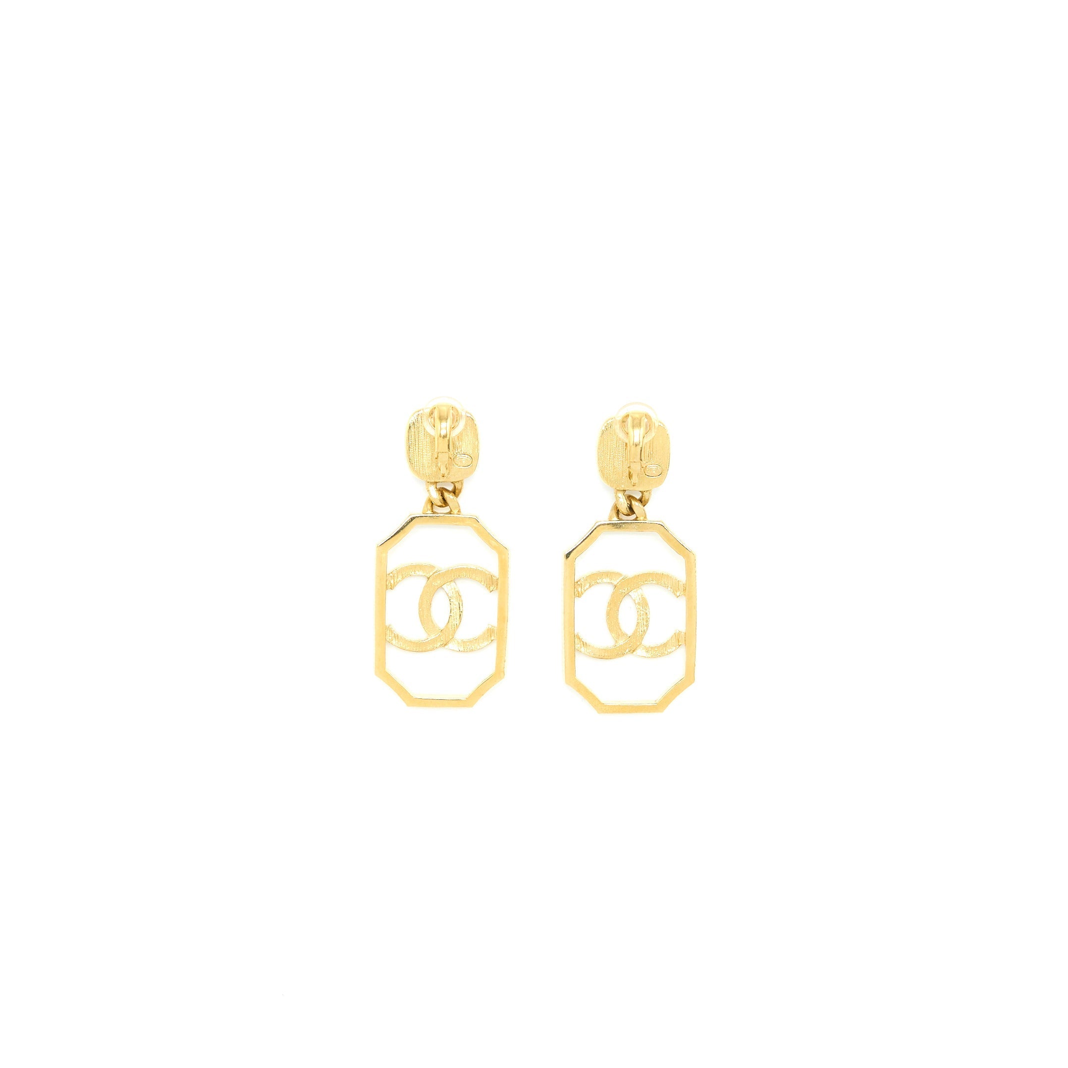CHANEL GIANT CC LOGO DROPPED/PEARL EARCLIPS GOLD TONE