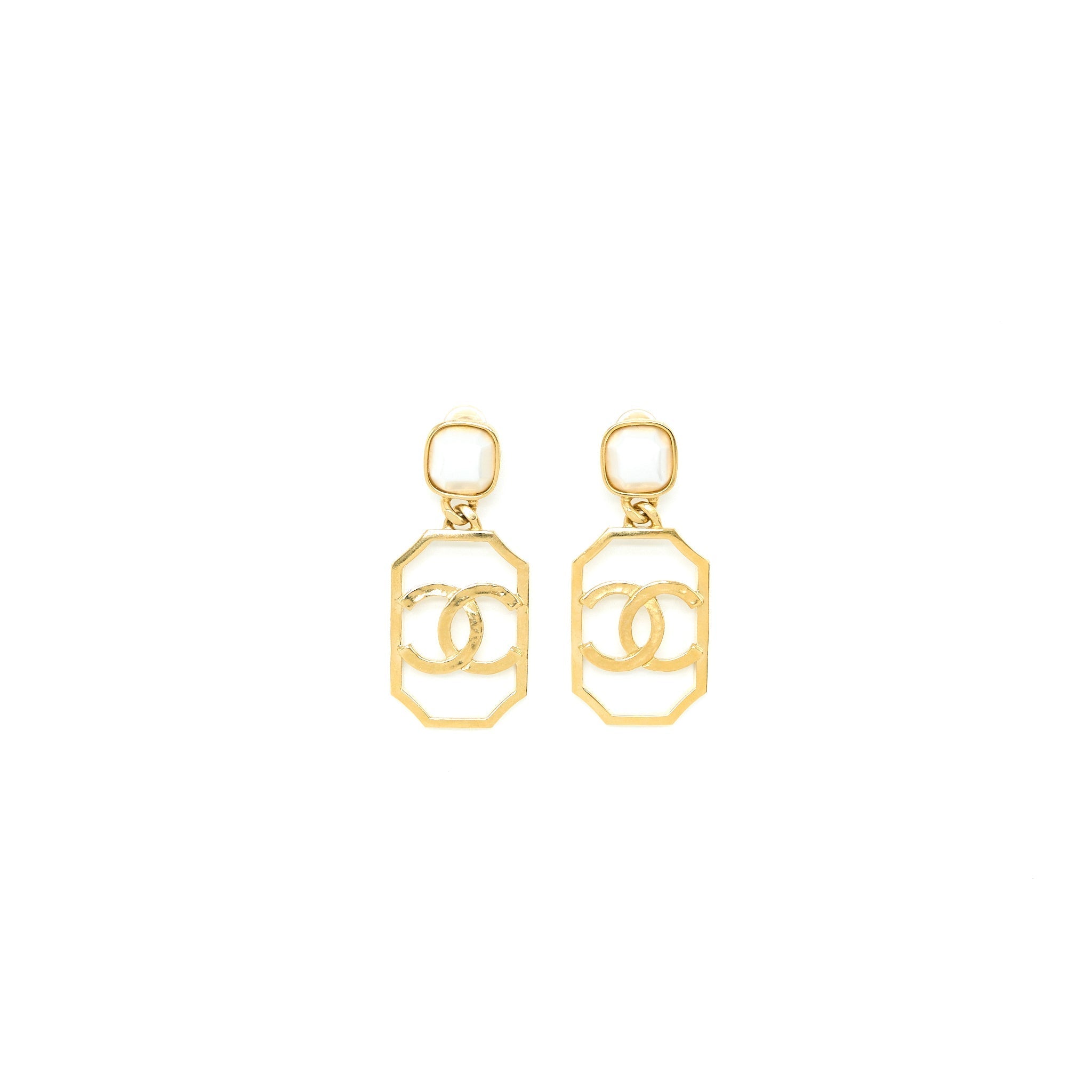CHANEL GIANT CC LOGO DROPPED/PEARL EARCLIPS GOLD TONE