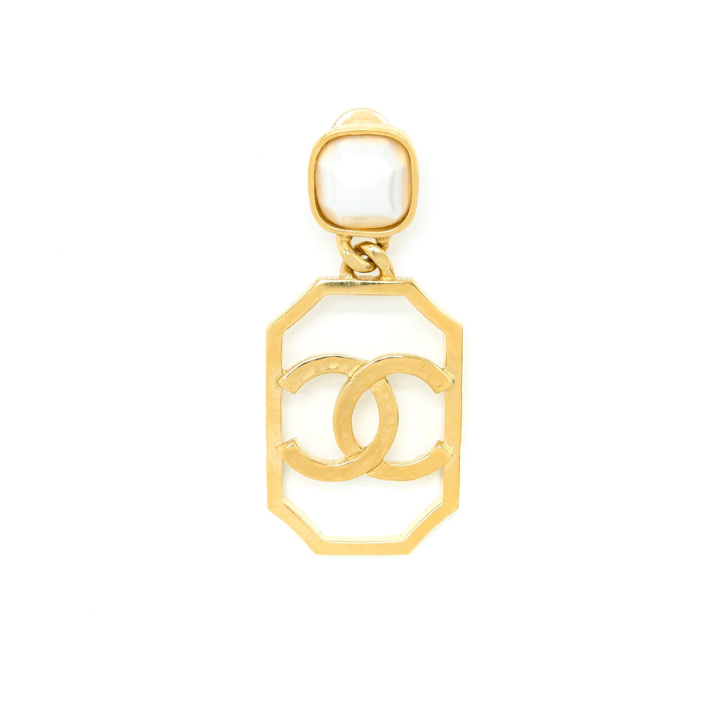 CHANEL GIANT CC LOGO DROPPED/PEARL EARCLIPS GOLD TONE