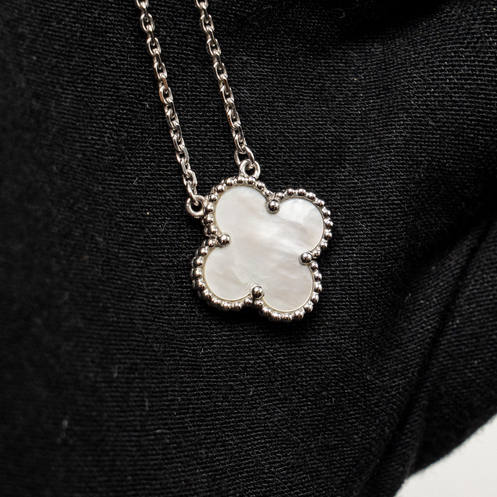 VAN CLEEF & ARPELS VINTAGE ALHAMBRA PENDANT MOTHER OF PEARL WHITE GOLD