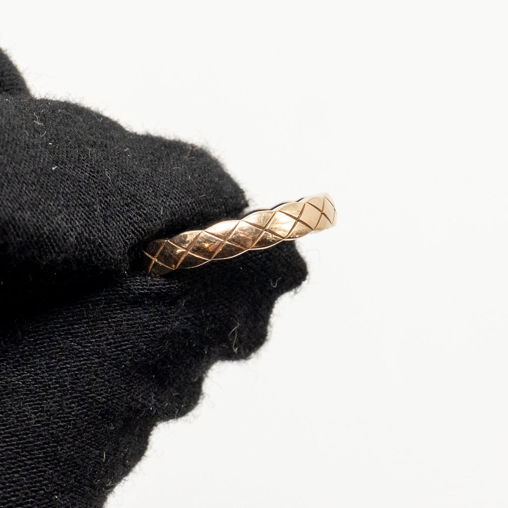 CHANEL COCO CRUSH RING MINI VERSION QUILTED MOTIF BEIGE GOLD