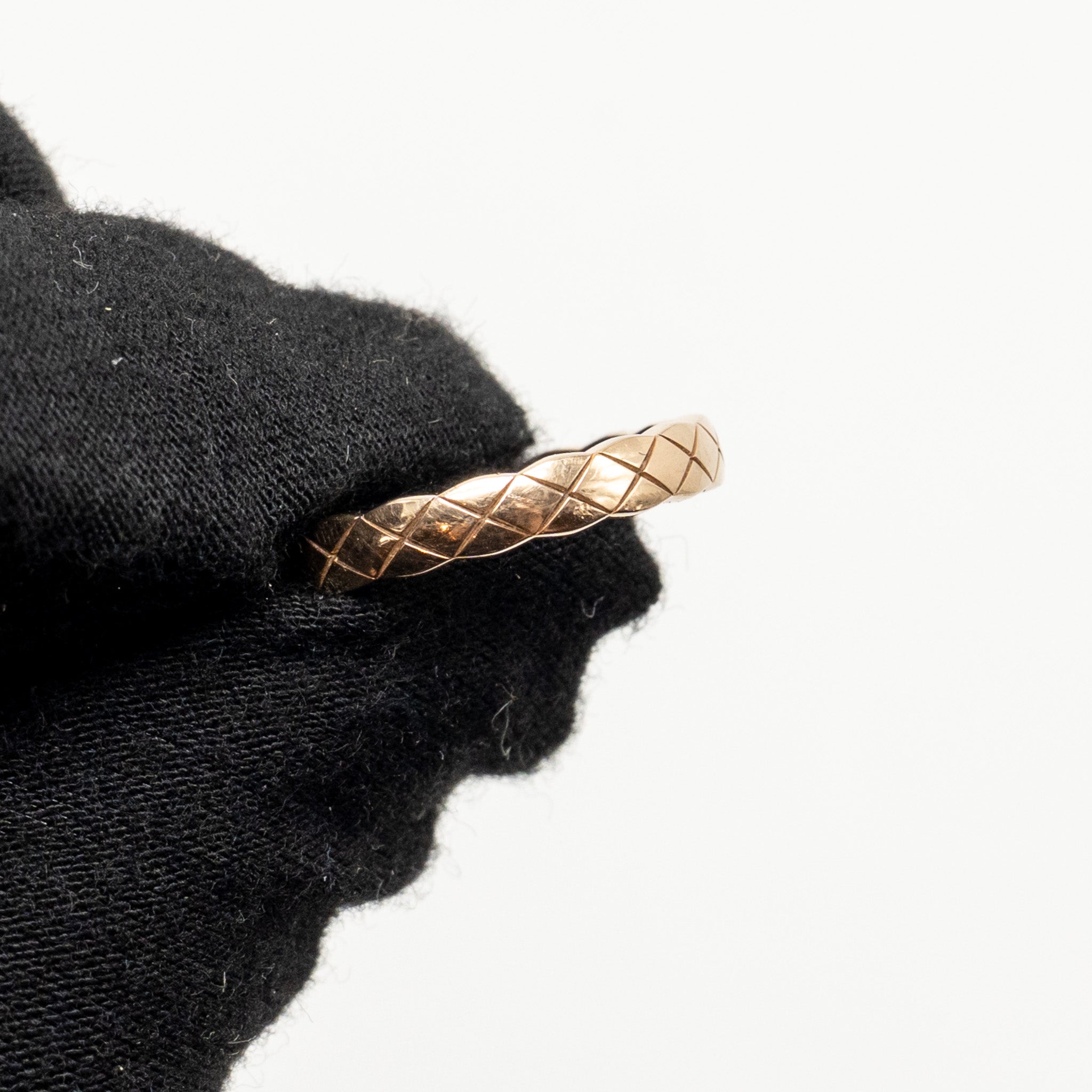 CHANEL COCO CRUSH RING MINI VERSION QUILTED MOTIF BEIGE GOLD