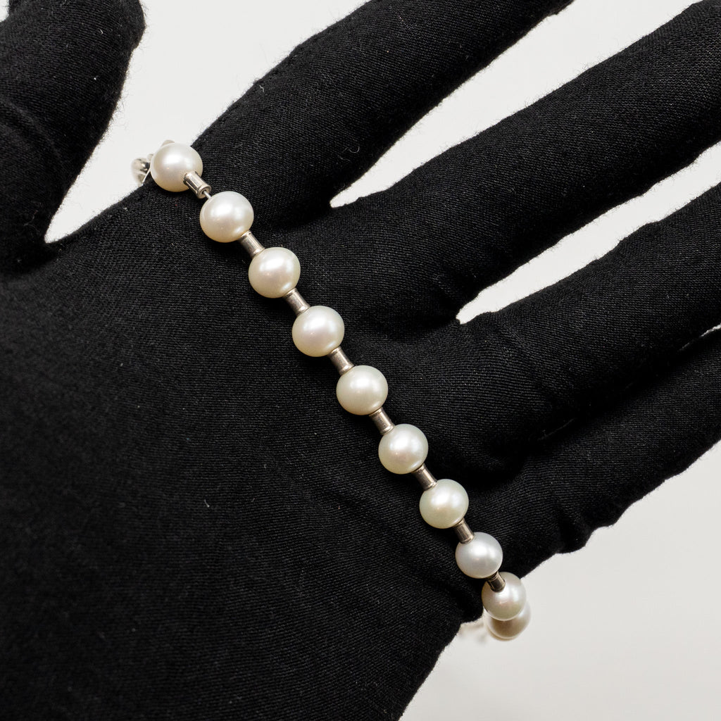 TIFFANY HARDWARE 7-8MM PEARL LOCK BRACELET IN SILVER