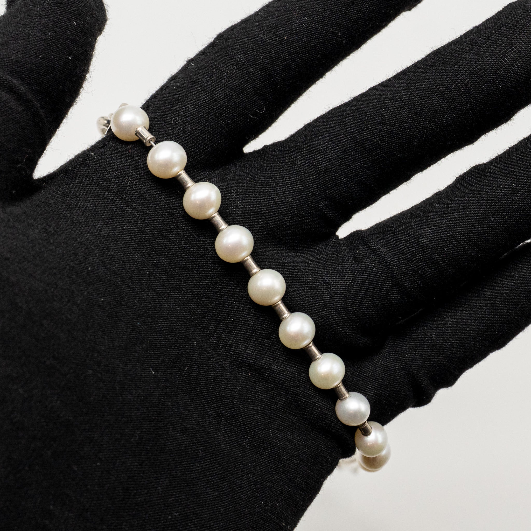 TIFFANY HARDWARE 7-8MM PEARL LOCK BRACELET IN SILVER