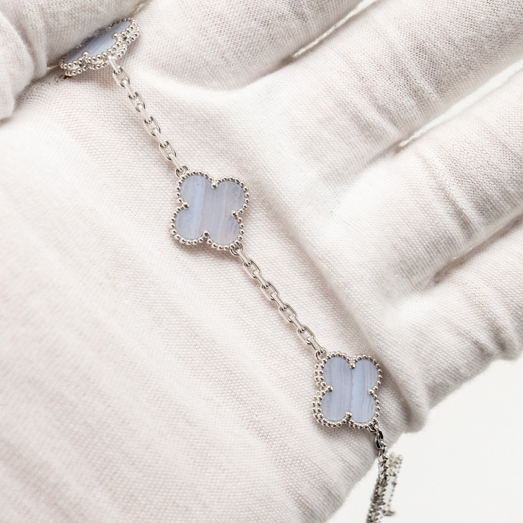 VAN CLEEF & ARPELS VINTAGE ALHAMBRA BRACELET 5 MOTIF WHITE GOLD, CHALCEDONY