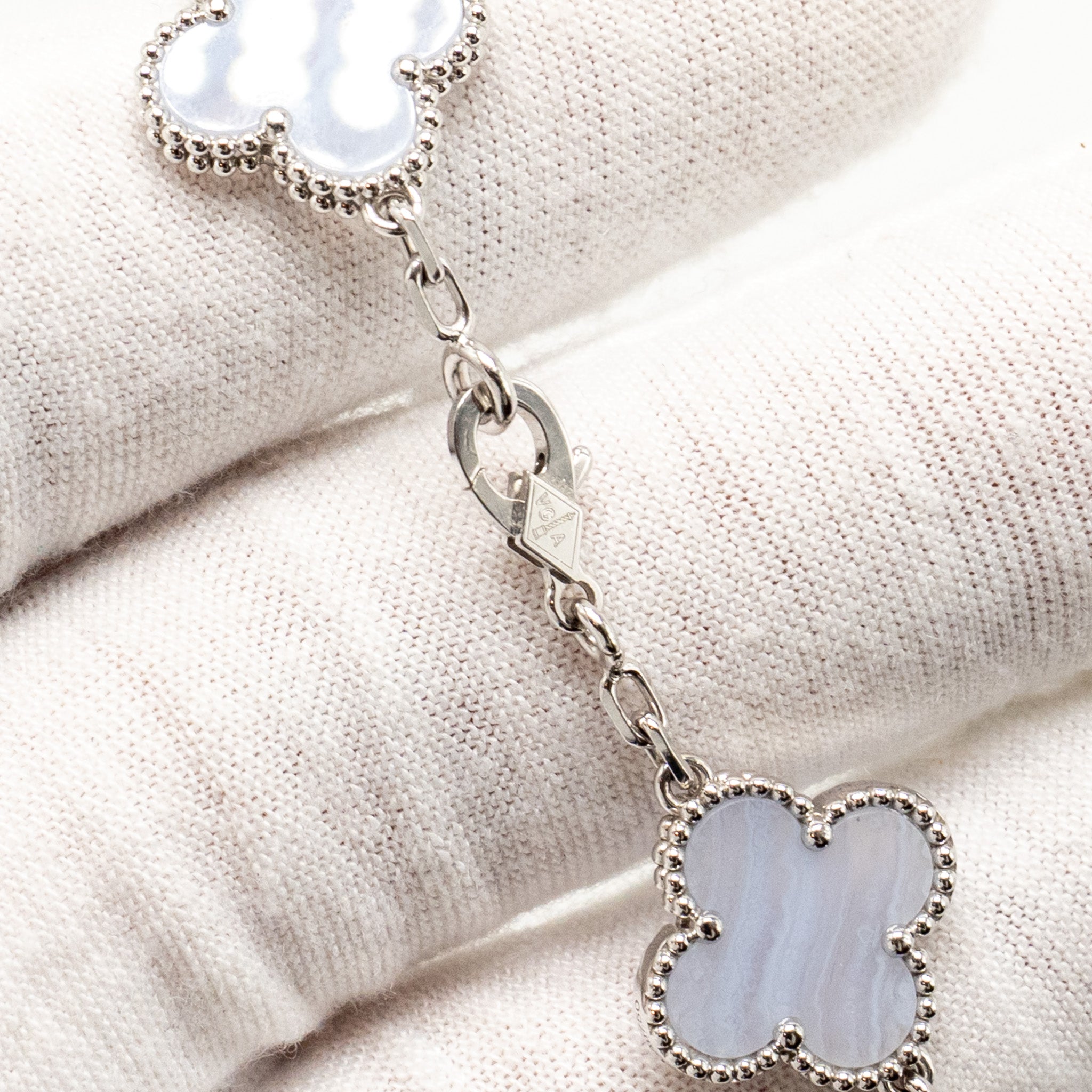 VAN CLEEF & ARPELS VINTAGE ALHAMBRA BRACELET 5 MOTIF WHITE GOLD, CHALCEDONY