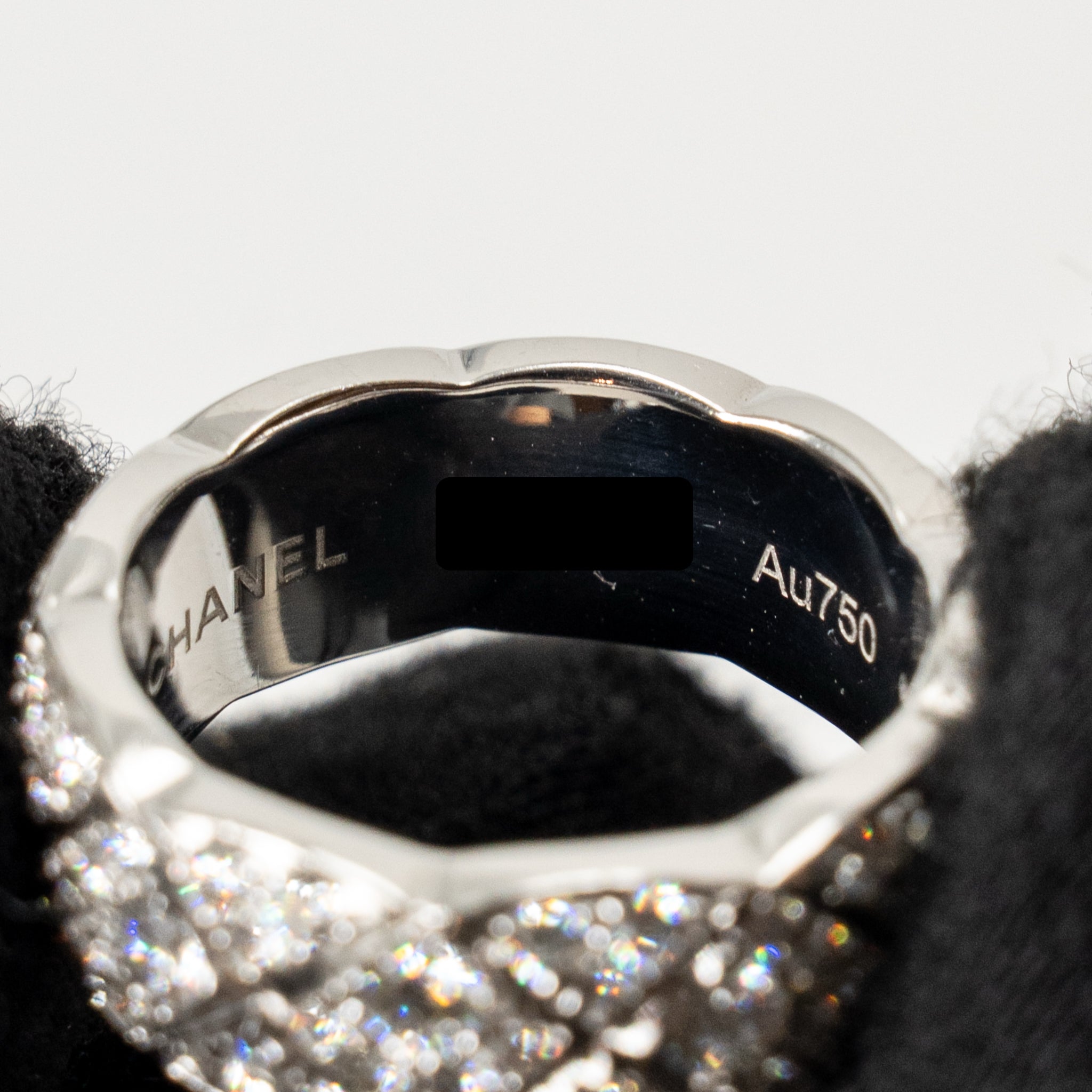 CHANEL COCO CRUSH RING QUILTED MOTIF, SMALL VERSION, WHITE GOLD/DIAMONDS