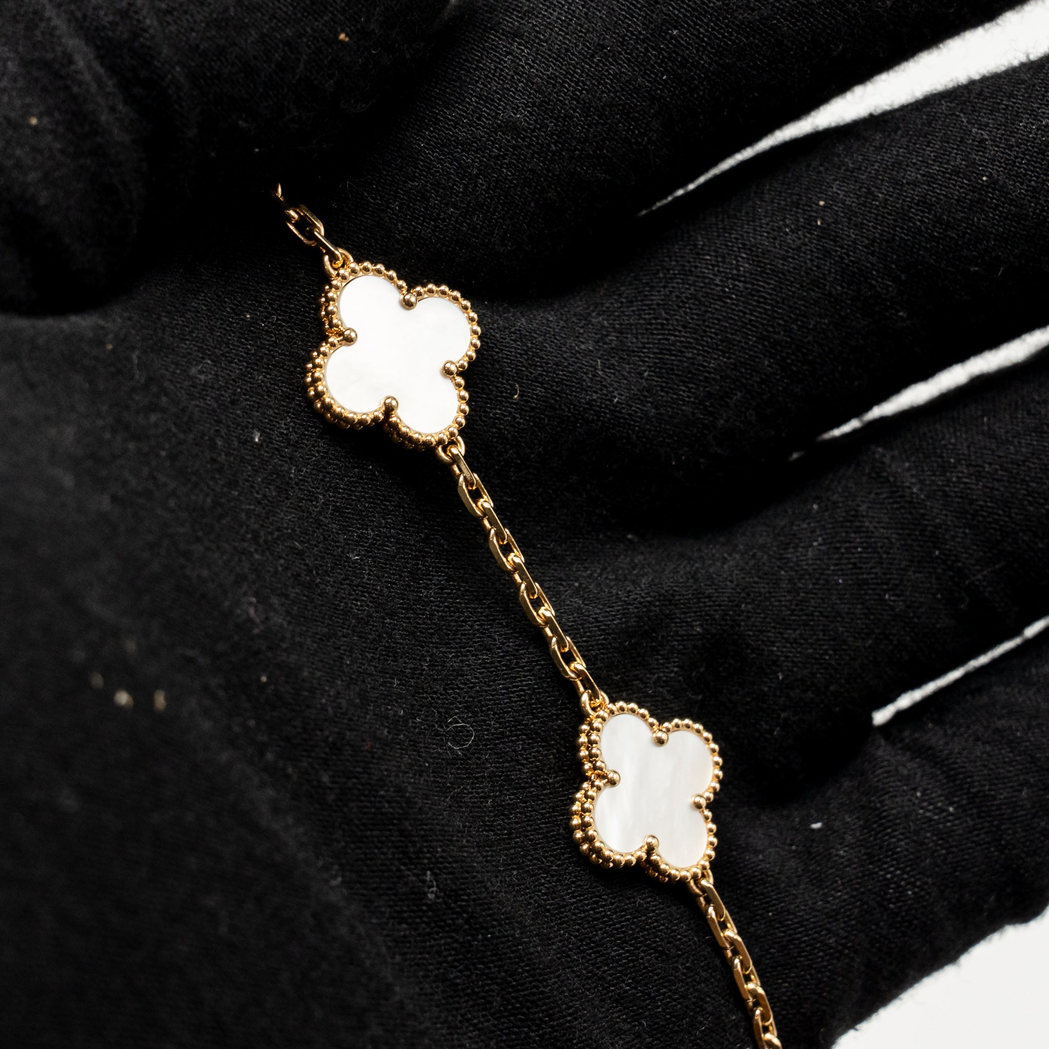 VAN CLEEF & ARPELS VINTAGE ALHAMBRA BRACELET 5 MOTIFS WHITE MOTHER OF PEARL, YELLOW GOLD