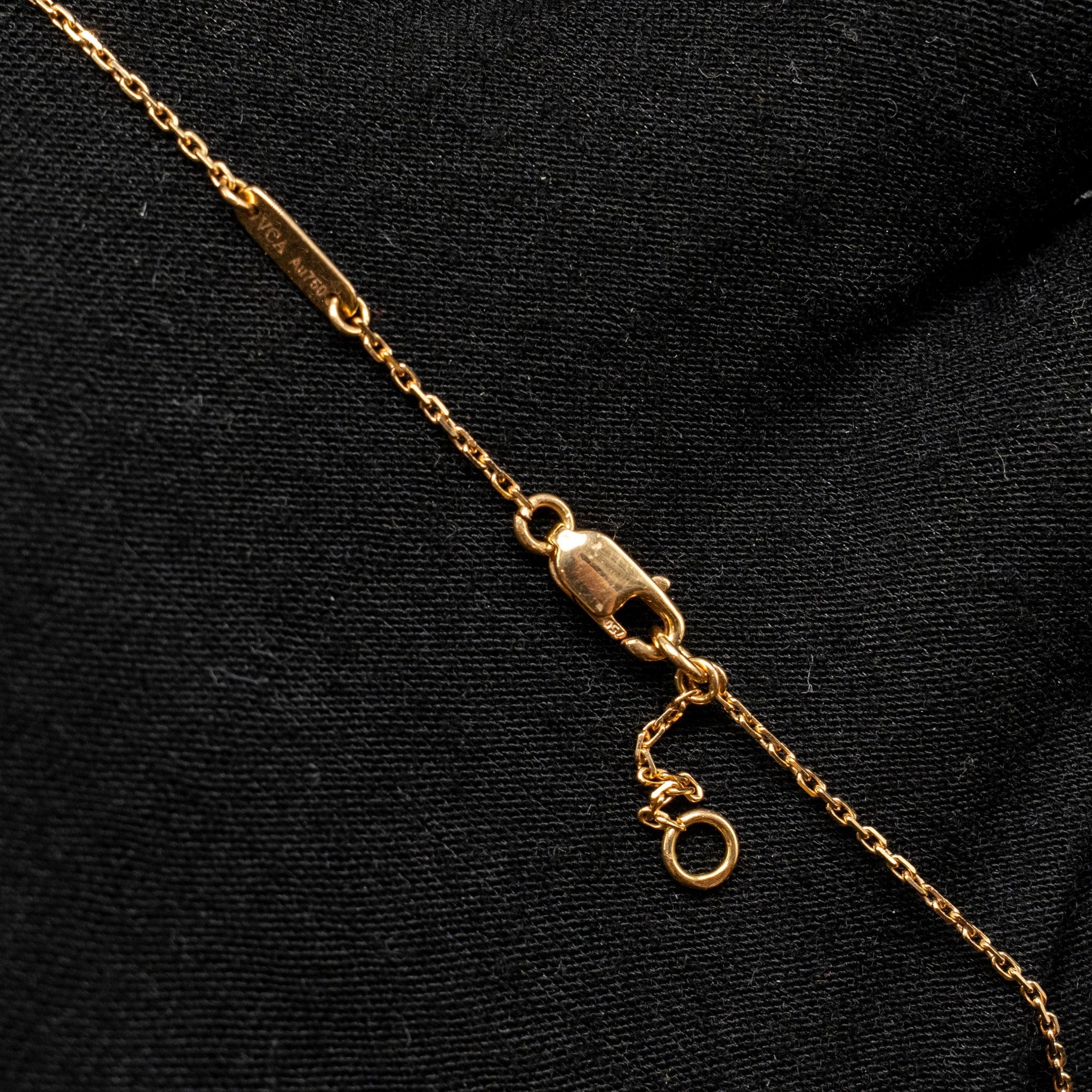VAN CLEEF & ARPELS SWEET ALHAMBRA PENDANT ROSE GOLD, CARNELIAN