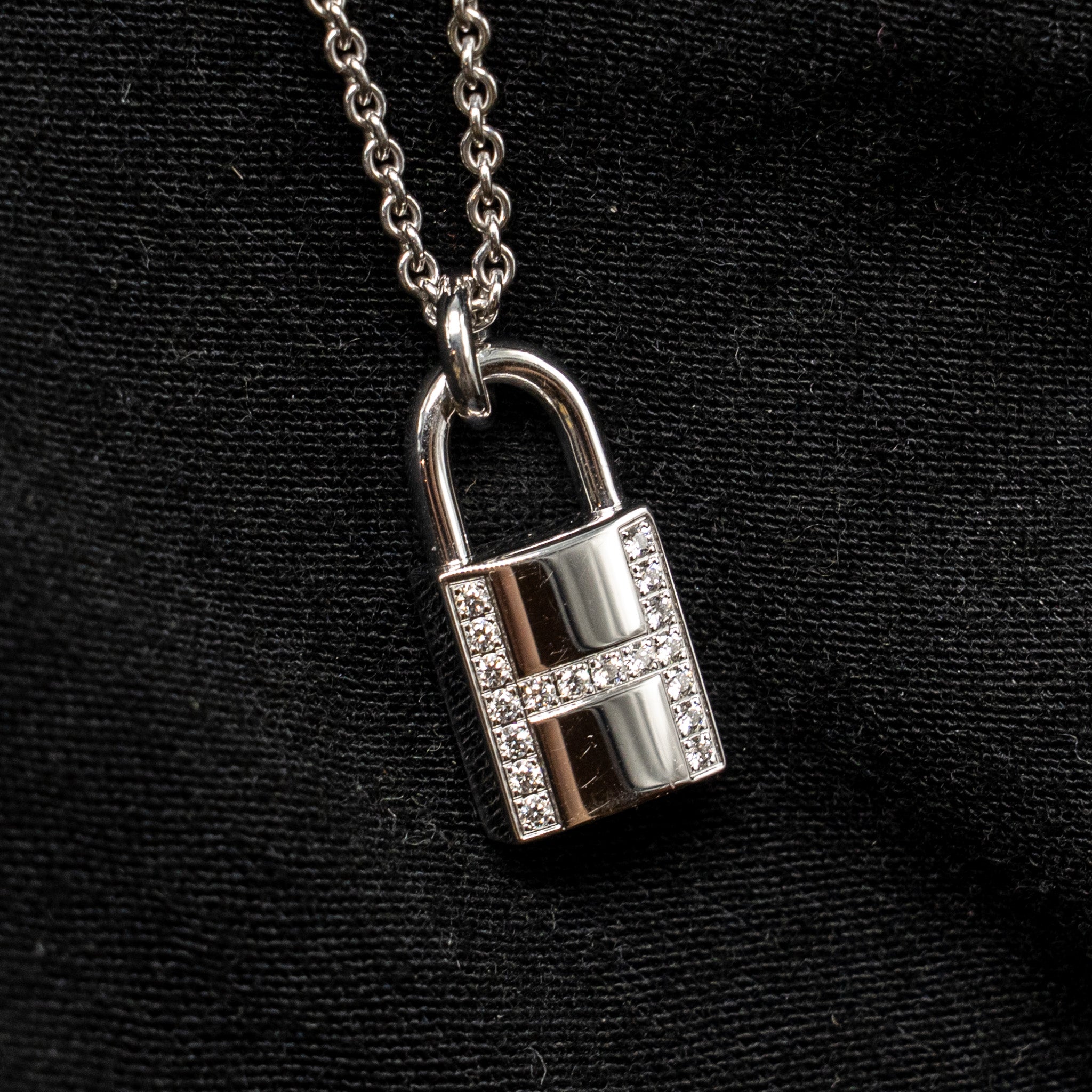 HERMES KELLY CADENAS PENDANT WHITE GOLD DIAMONDS