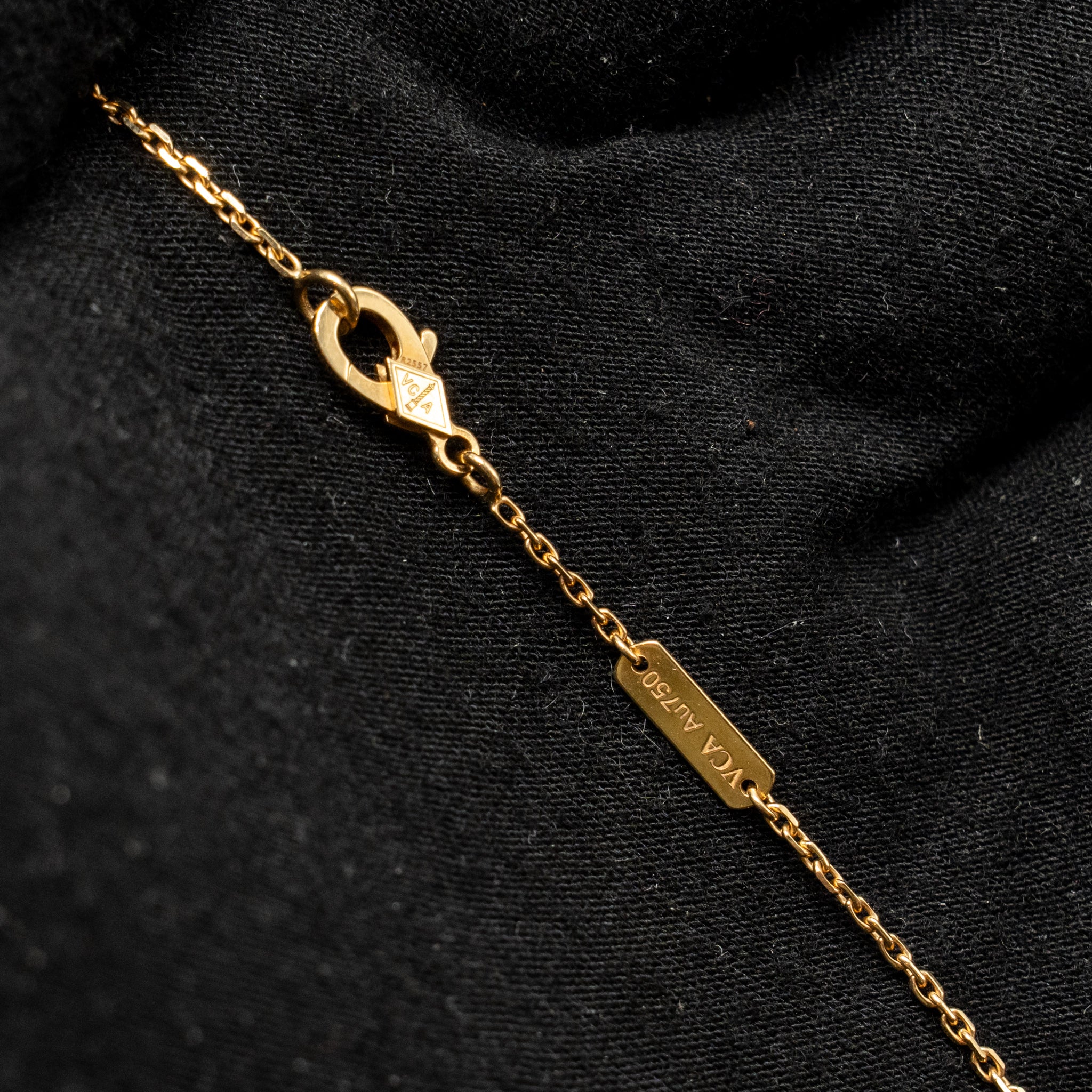 VAN CLEEF AND ARPELS VINTAGE ALHAMBRA PENDANT 18K YELLOW GOLD, TIGER EYE