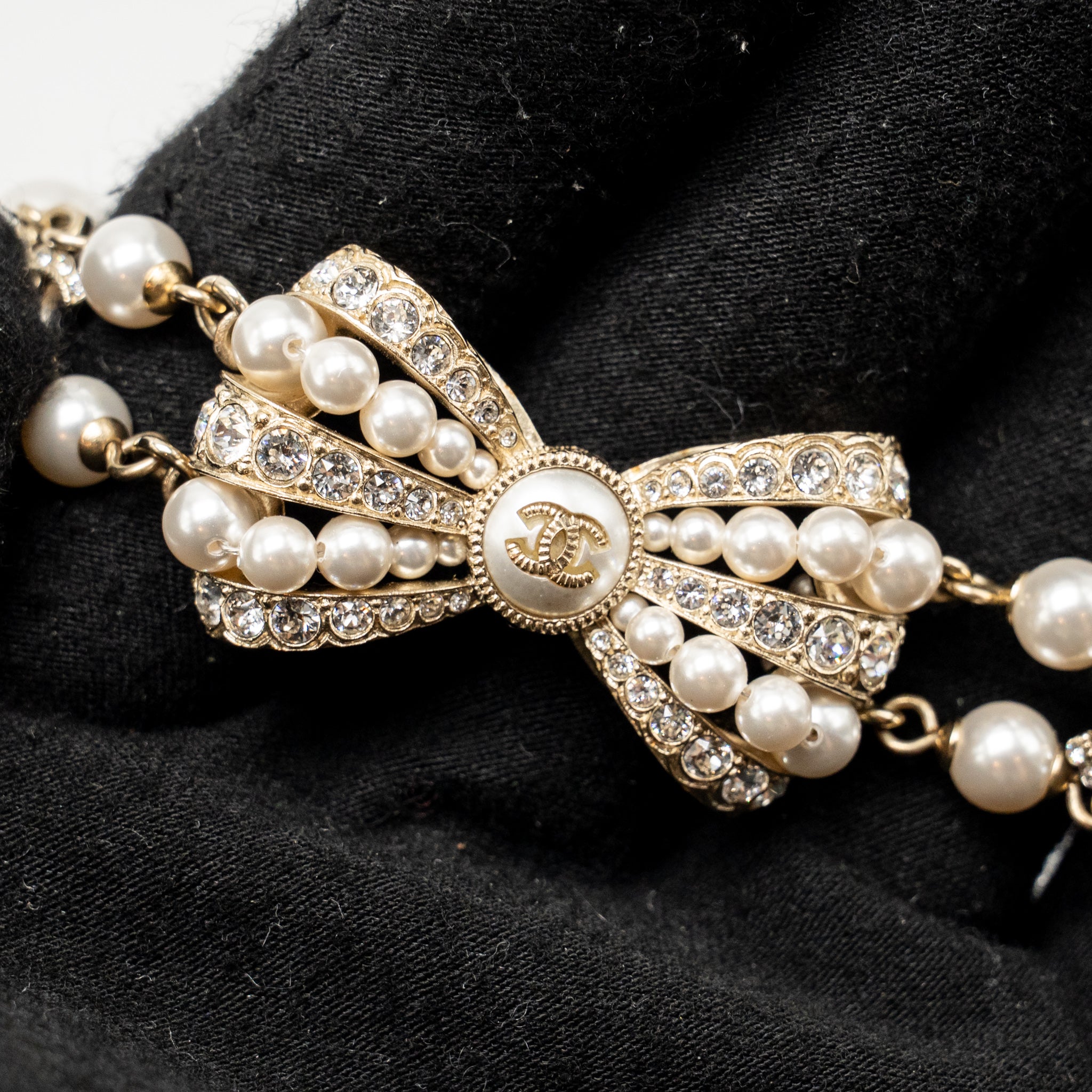 CHANEL BOW NECKLACE/CHOCKER PEARL/CRYSTAL LIGHT GOLD TONE