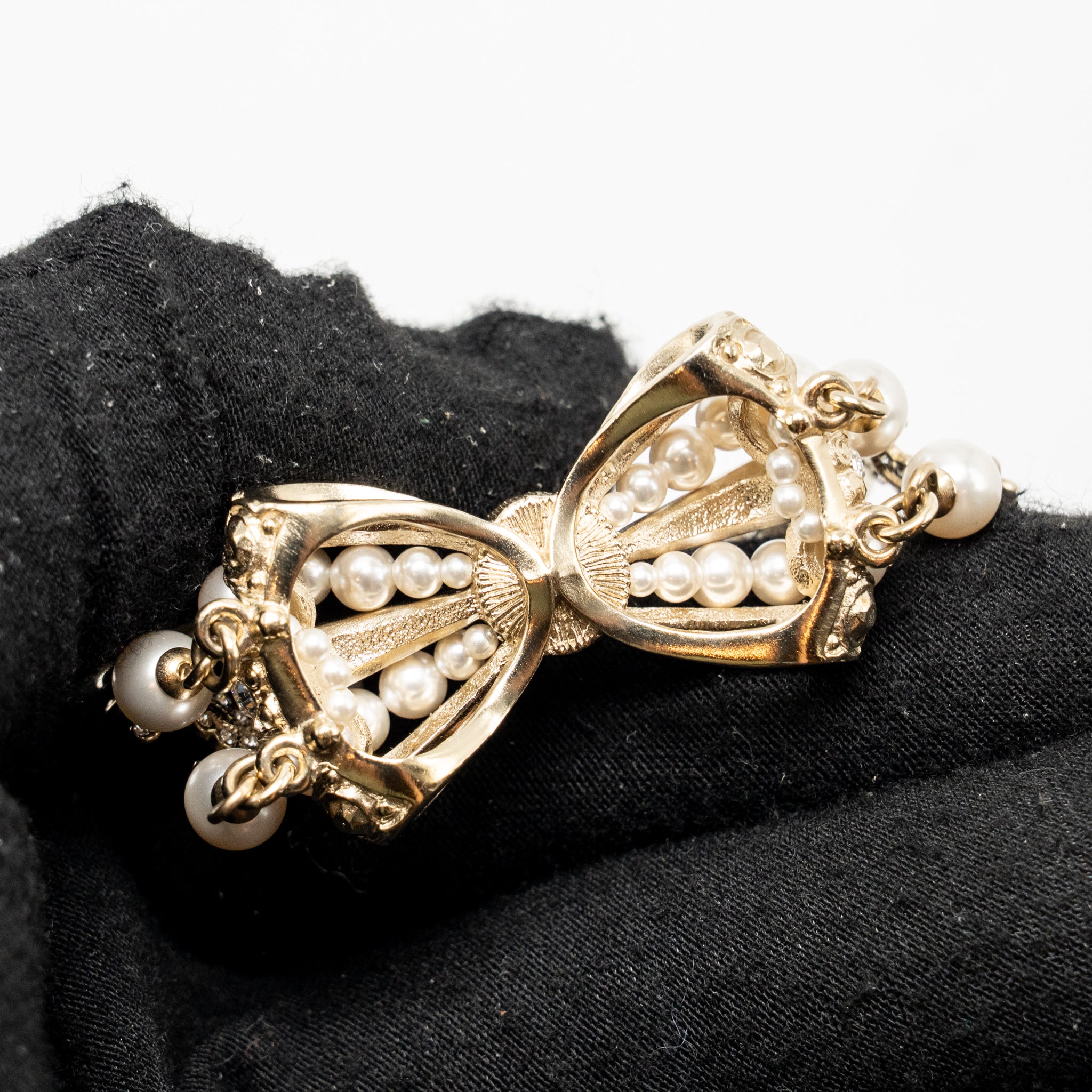 CHANEL BOW NECKLACE/CHOCKER PEARL/CRYSTAL LIGHT GOLD TONE