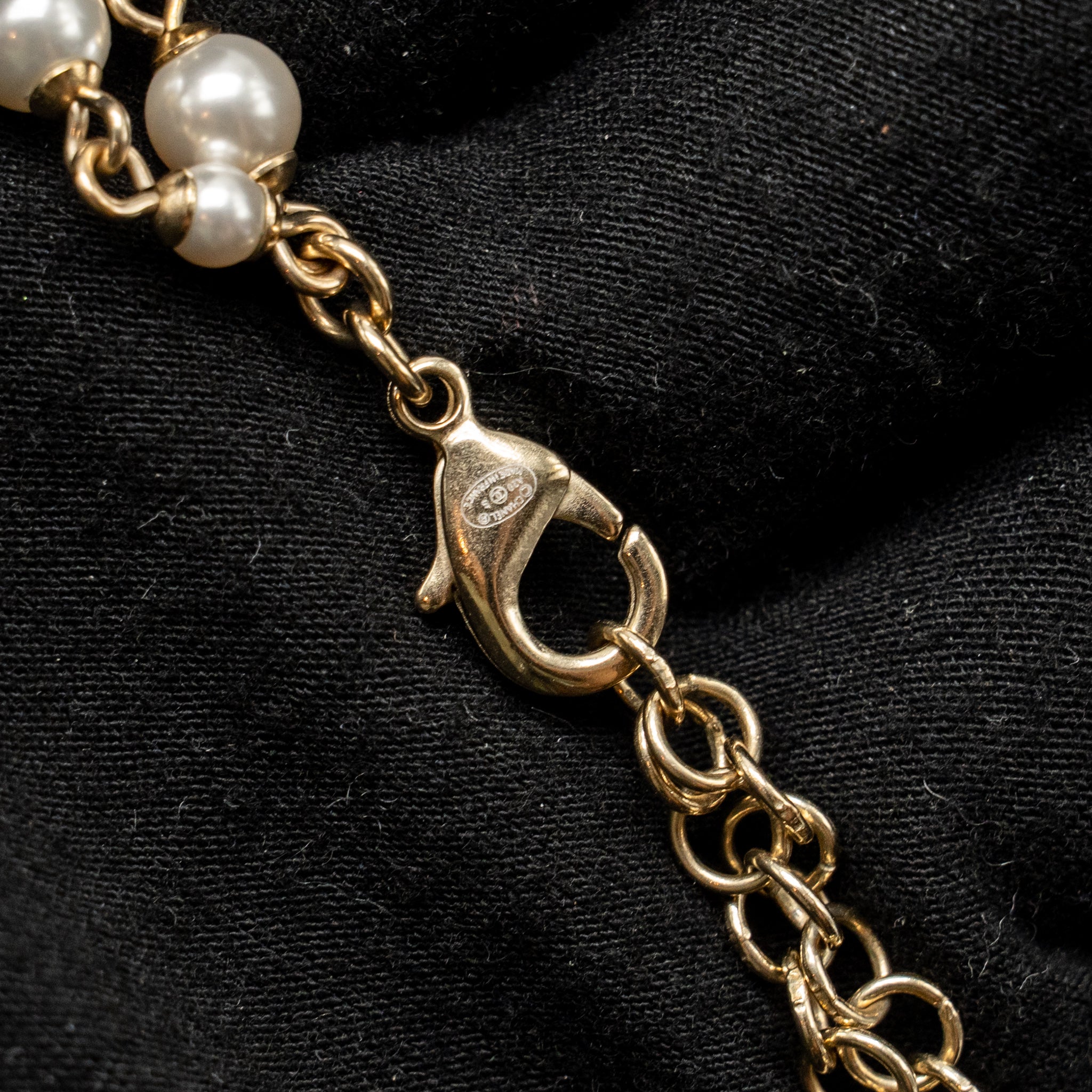 CHANEL BOW NECKLACE/CHOCKER PEARL/CRYSTAL LIGHT GOLD TONE
