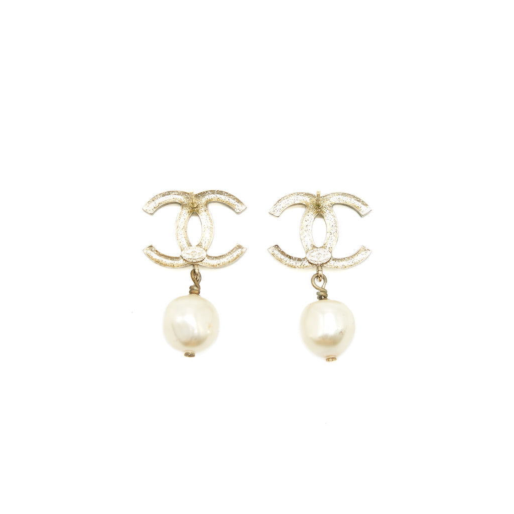 CHANEL CC AND PEARL EARRINGS