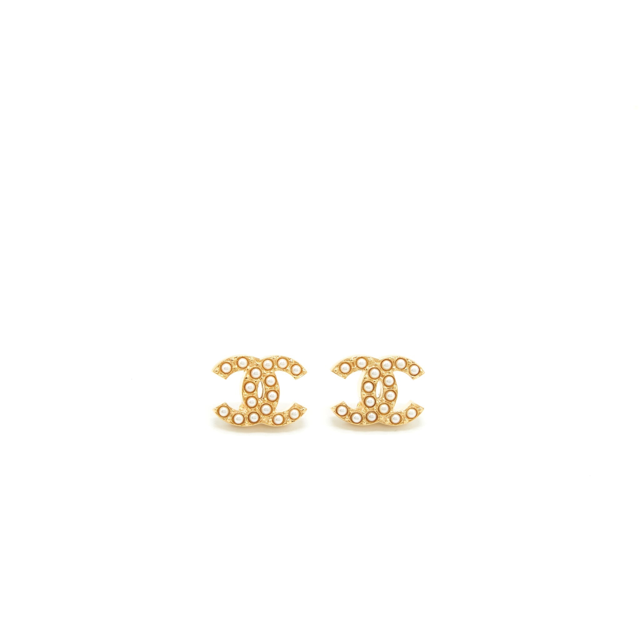 CHANEL CC LOGO WITH PEARL EARRING GOLD TONE