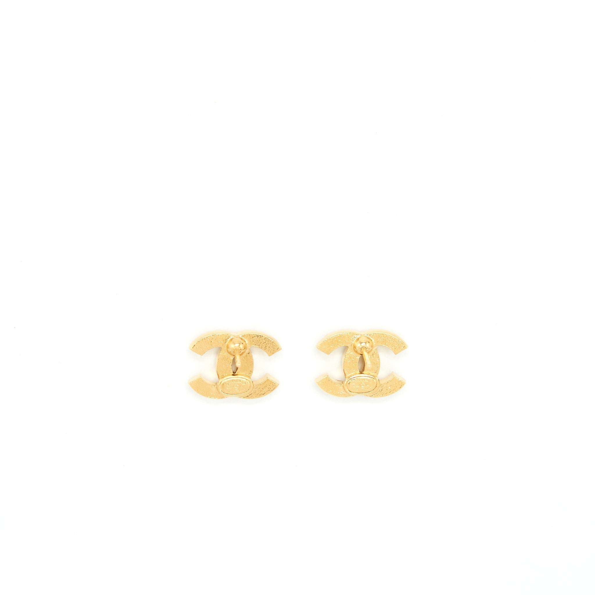 CHANEL CC LOGO WITH PEARL EARRING GOLD TONE