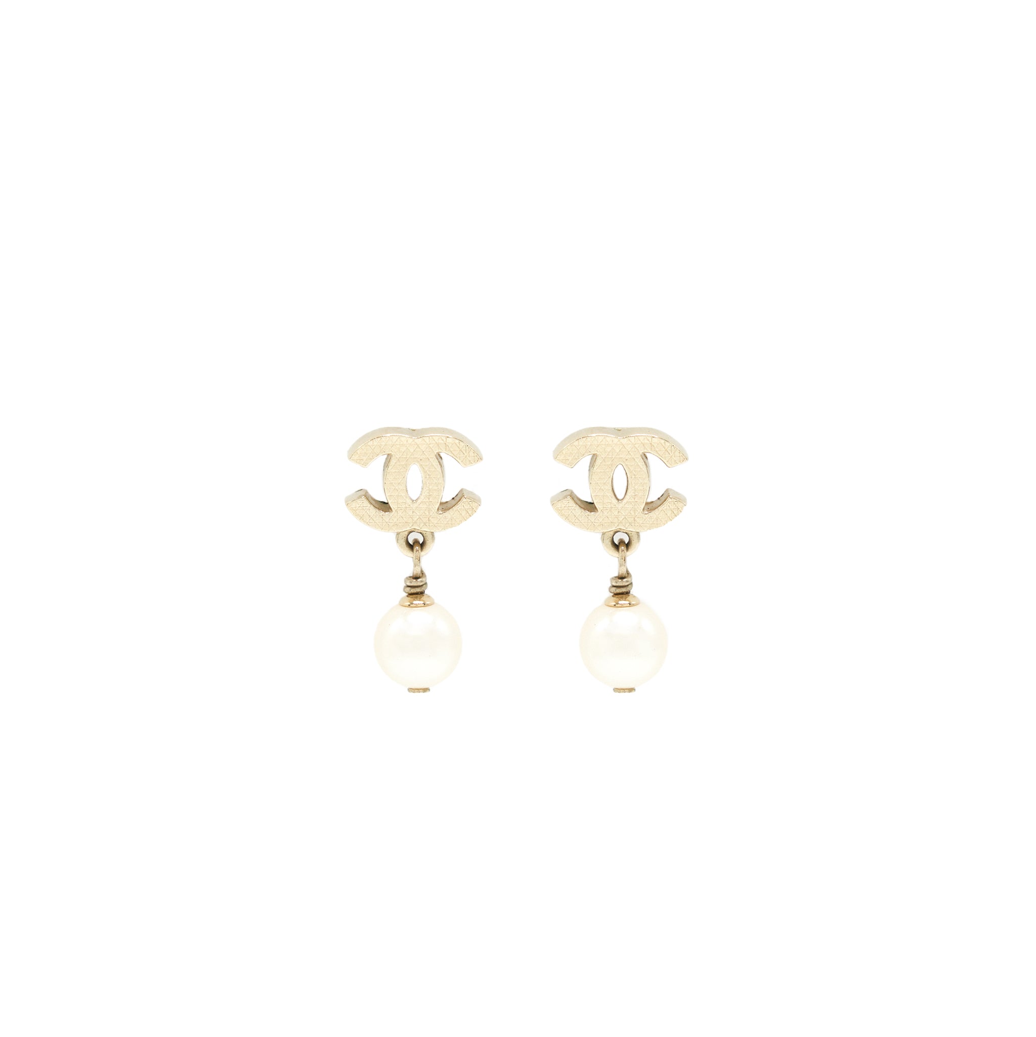 CHANEL CC LOGO WITH PEARL DROP EARRINGS LGHW