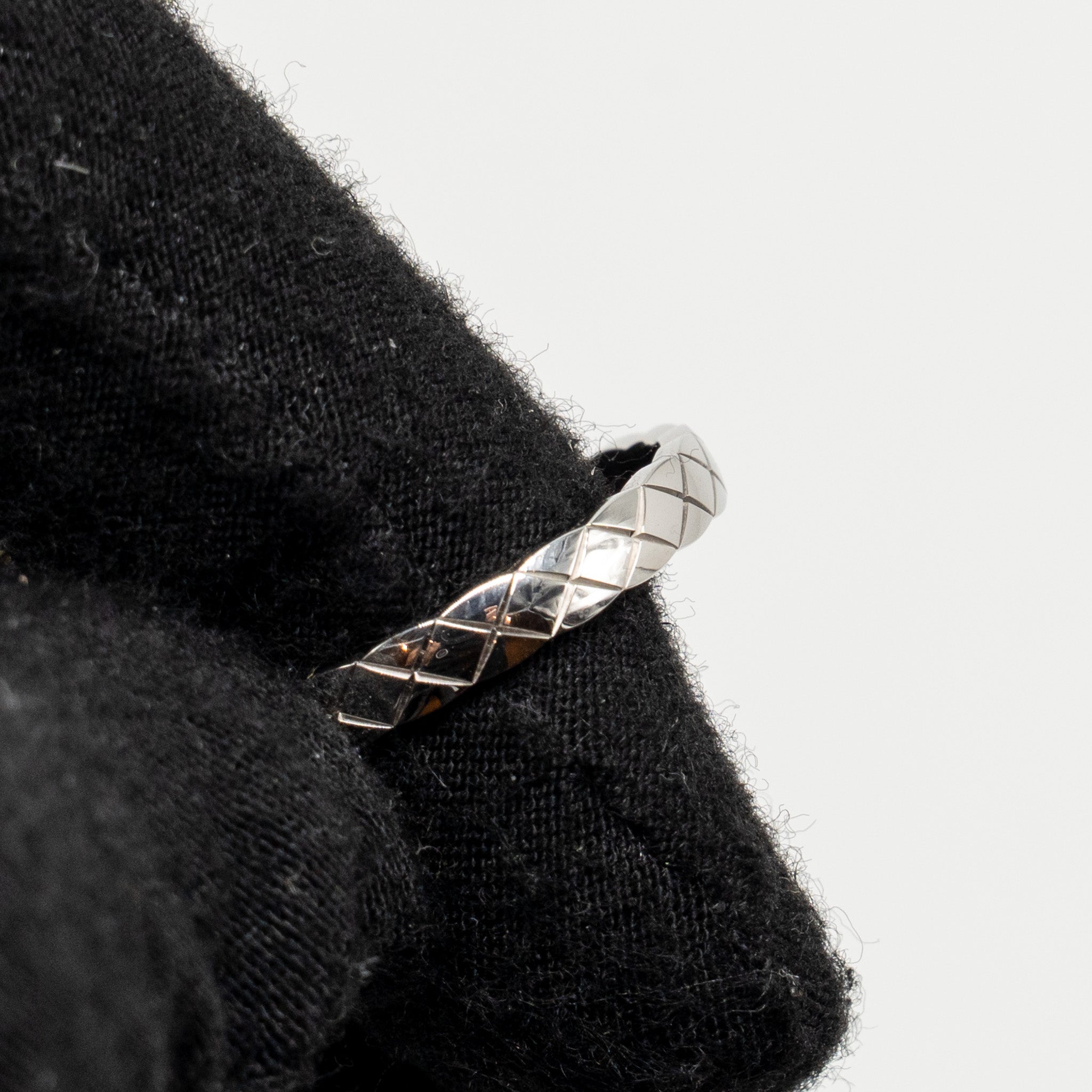 CHANEL COCO CRUSH RING MINI VERSION QUILTED MOTIF WHITE GOLD