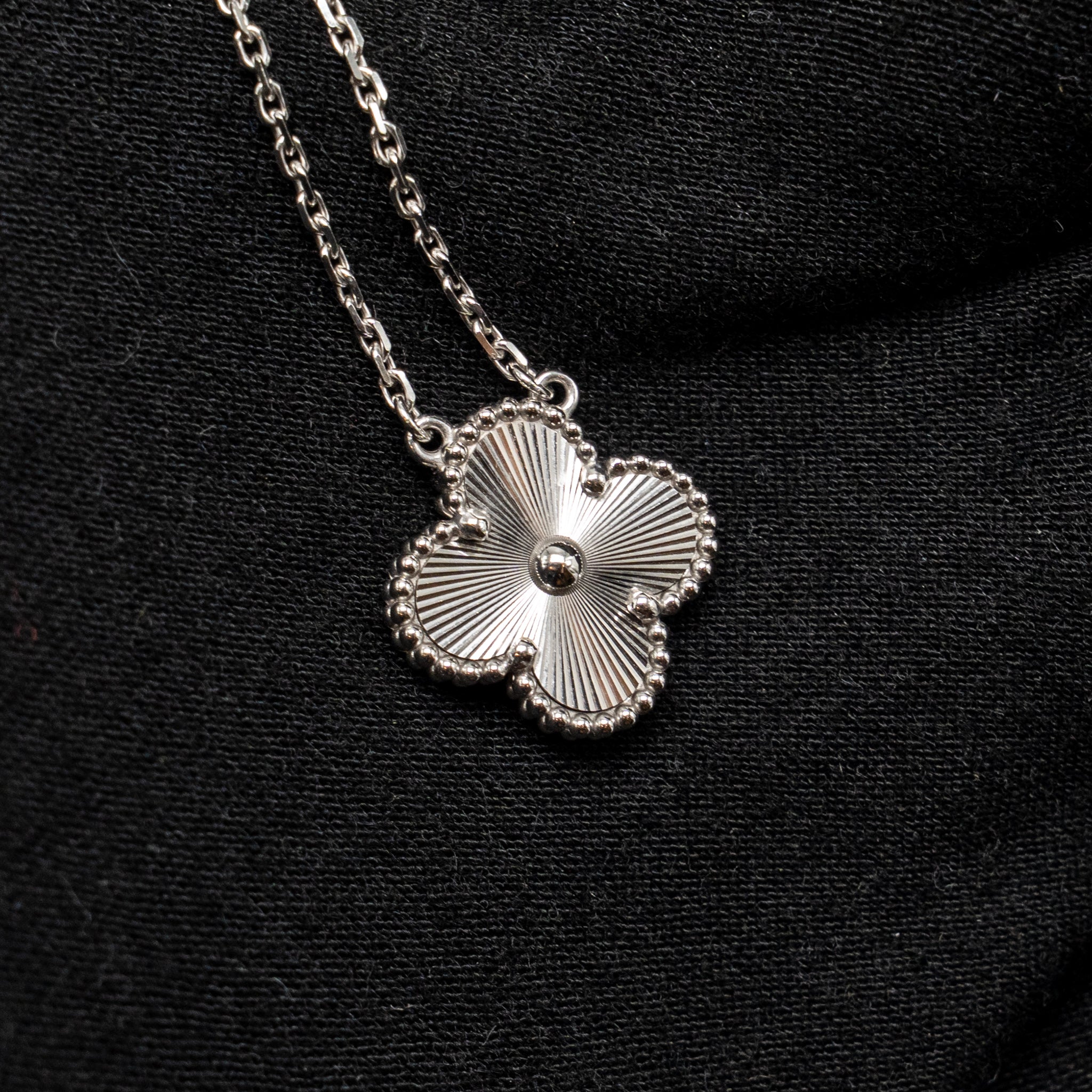 VAN CLEEF & ARPELS VINTAGE ALHAMBRA PENDANT GUILLOCHE WHITE GOLD