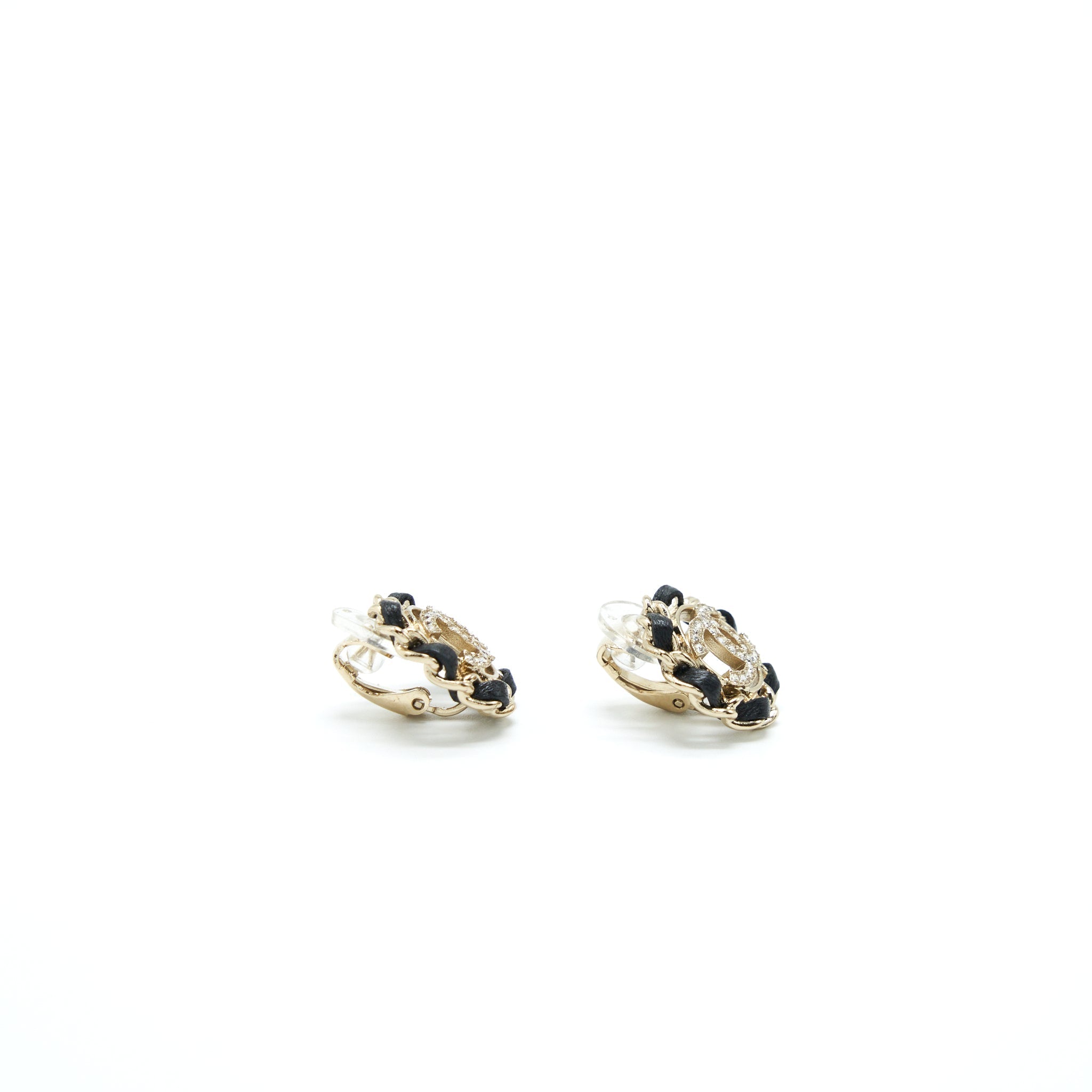 CHANEL CC LOGO WITH LEATHER CHAIN ROUND EAR CLIP BLACK/ LIGHT GOLD TONE