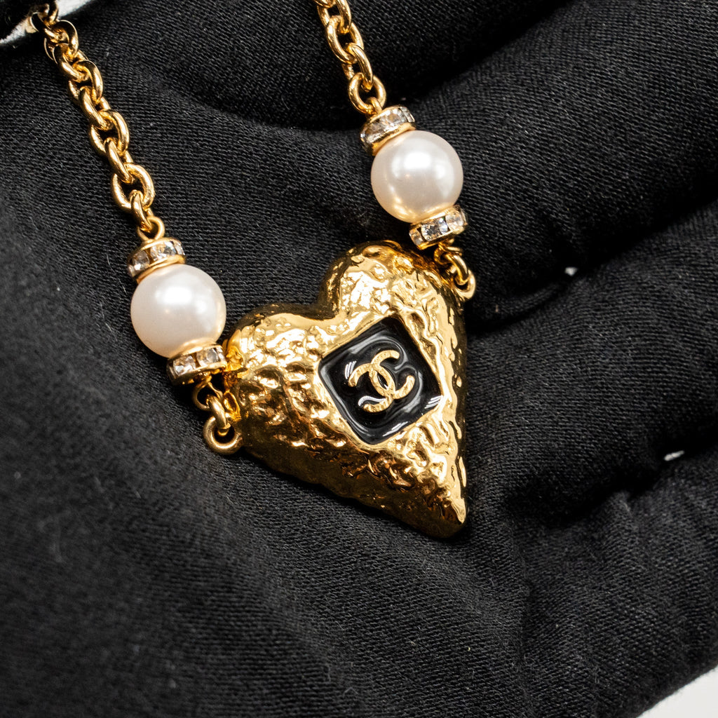 CHANEL CC HEART CHOCKER CRYSTAL/PEARL GOLD TONE
