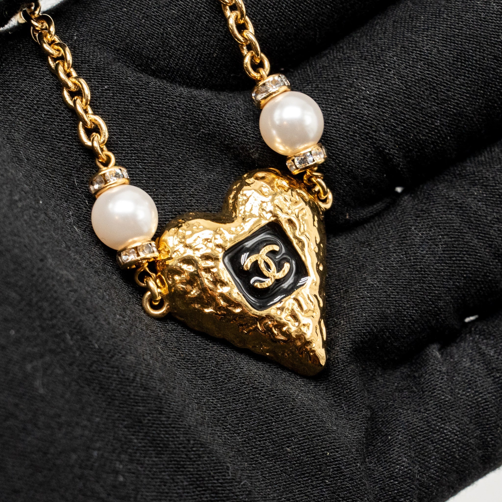 CHANEL CC HEART CHOCKER CRYSTAL/PEARL GOLD TONE