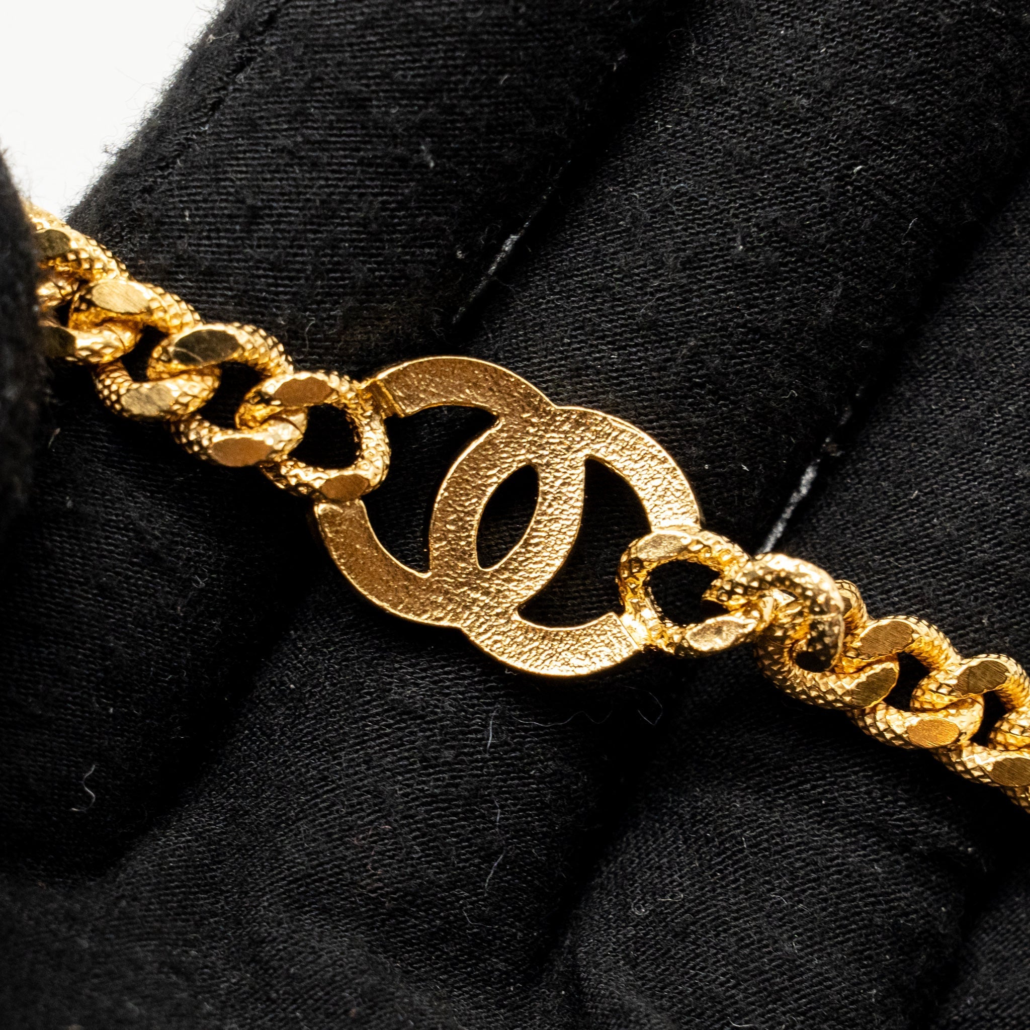 CHANEL CC CHOCKER/NECKLACE CRYSTAL GOLD TONE
