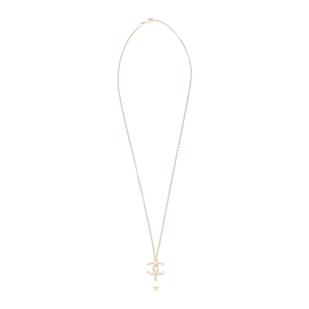 CHANEL CC LOGO NECKLACE WITH PEARL