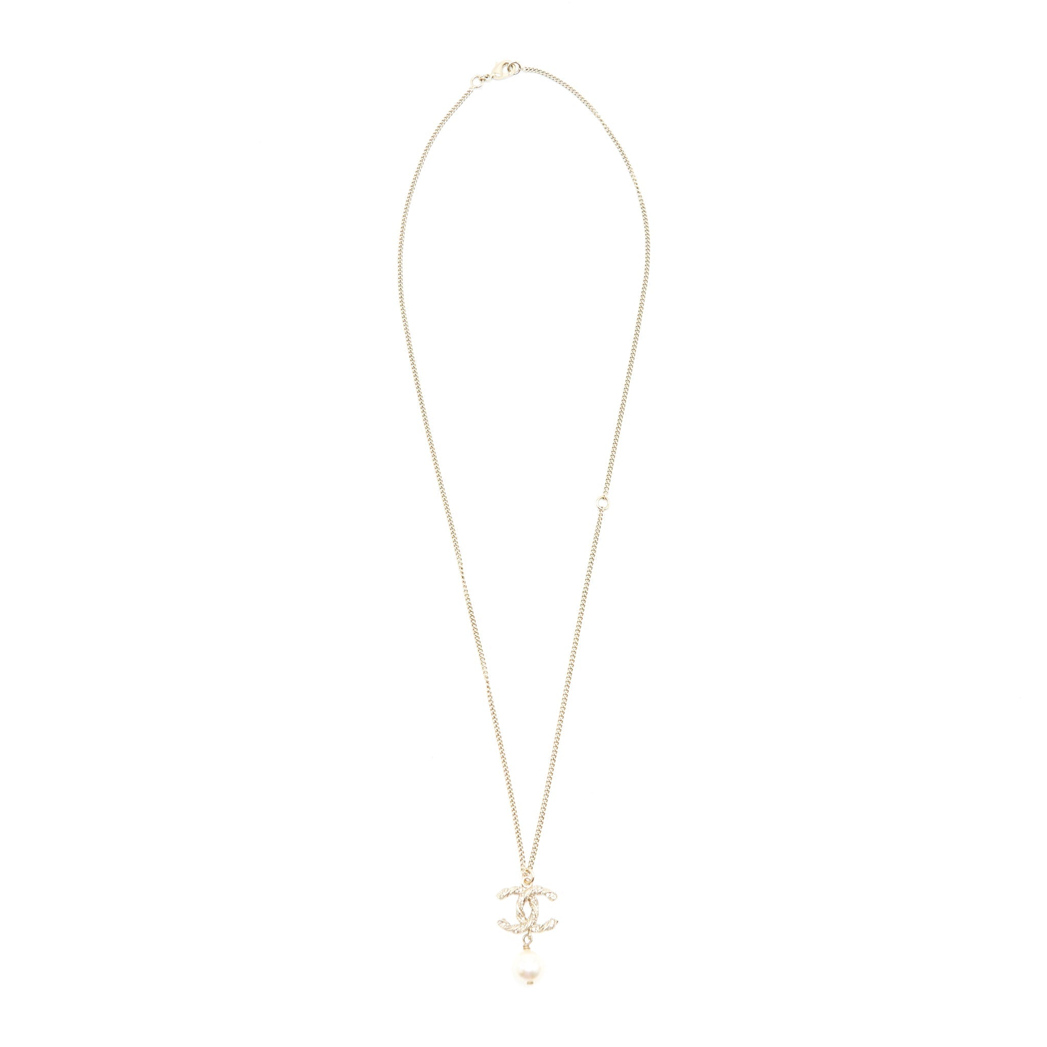 CHANEL CC LOGO NECKLACE WITH PEARL
