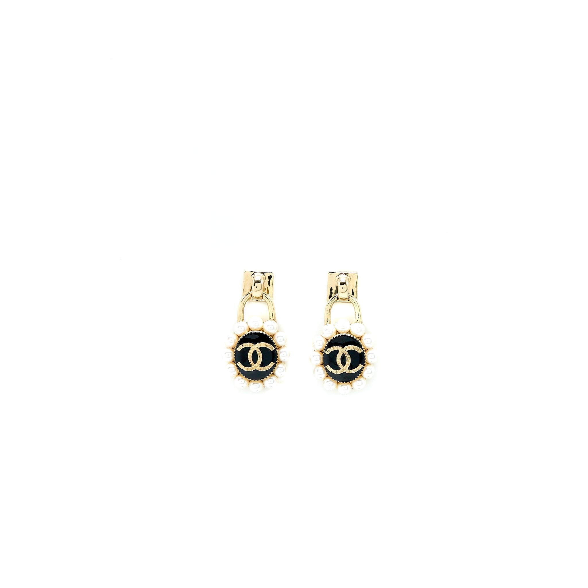 CHANEL CC LOGO LOCK EARRING WITH PEARL LIGHT GOLD TONE
