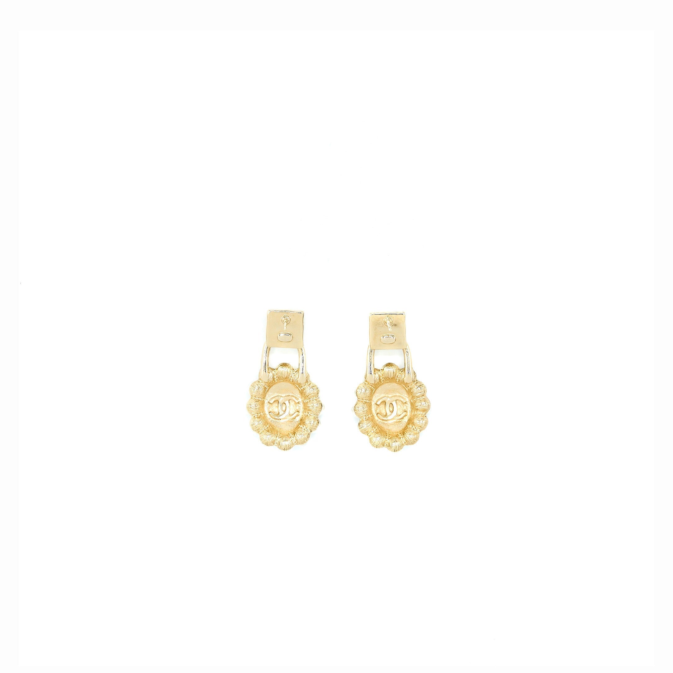 CHANEL CC LOGO LOCK EARRING WITH PEARL LIGHT GOLD TONE