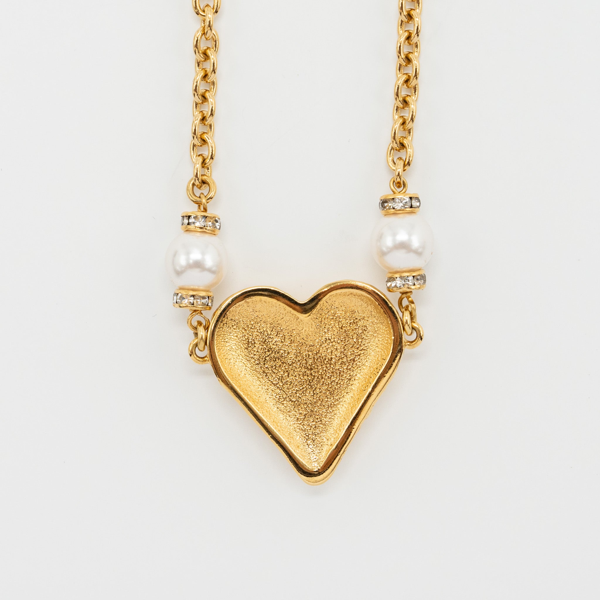 CHANEL HEART SHAPE CHOCKER/NECKLACE WITH PEARL GOLD TONE