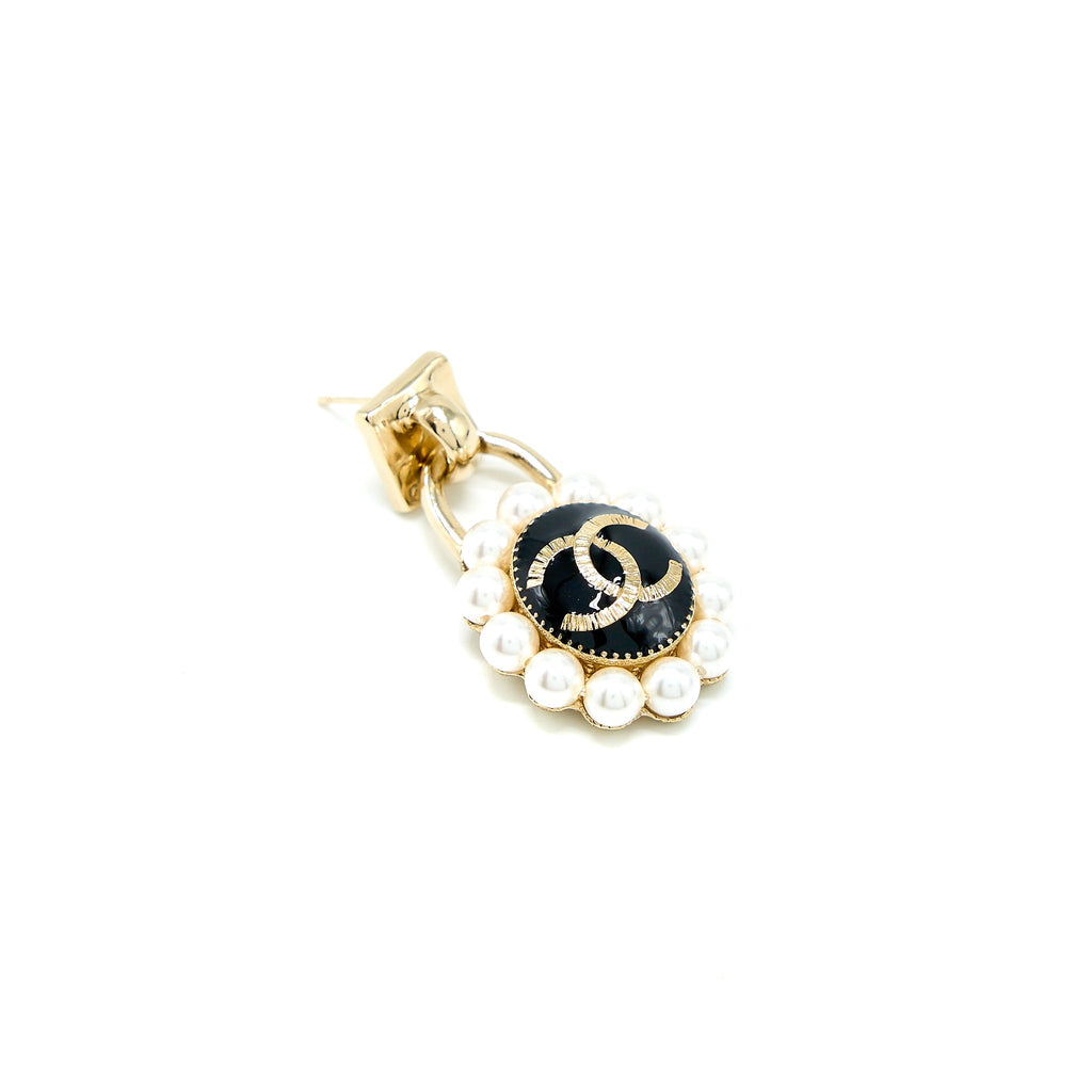 CHANEL CC LOGO LOCK EARRING WITH PEARL LIGHT GOLD TONE