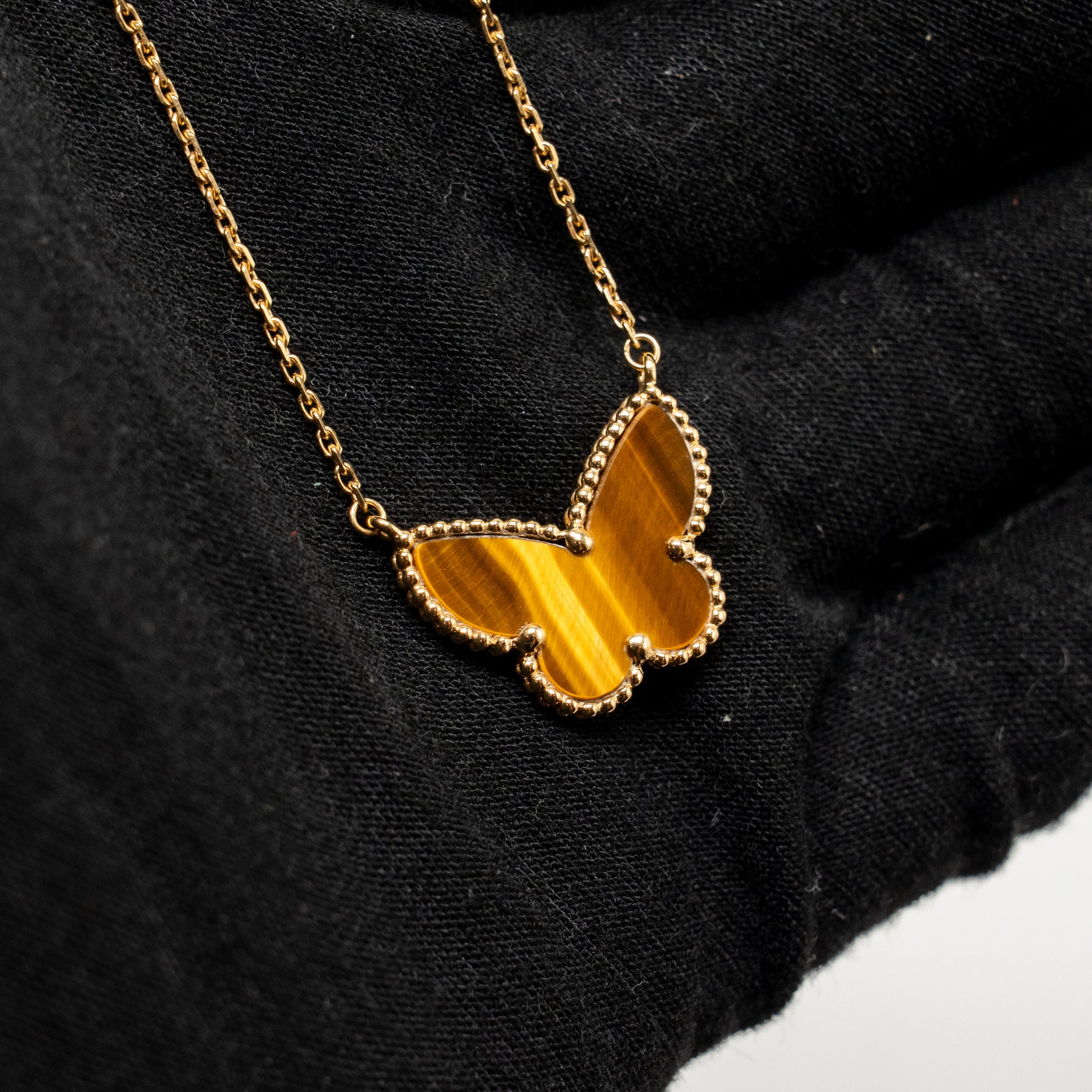 VAN CLEEF & ARPELS LUCKY ALHAMBRA BUTTERFLY PENDANT, YELLOW GOLD, TIGER’S EYE
