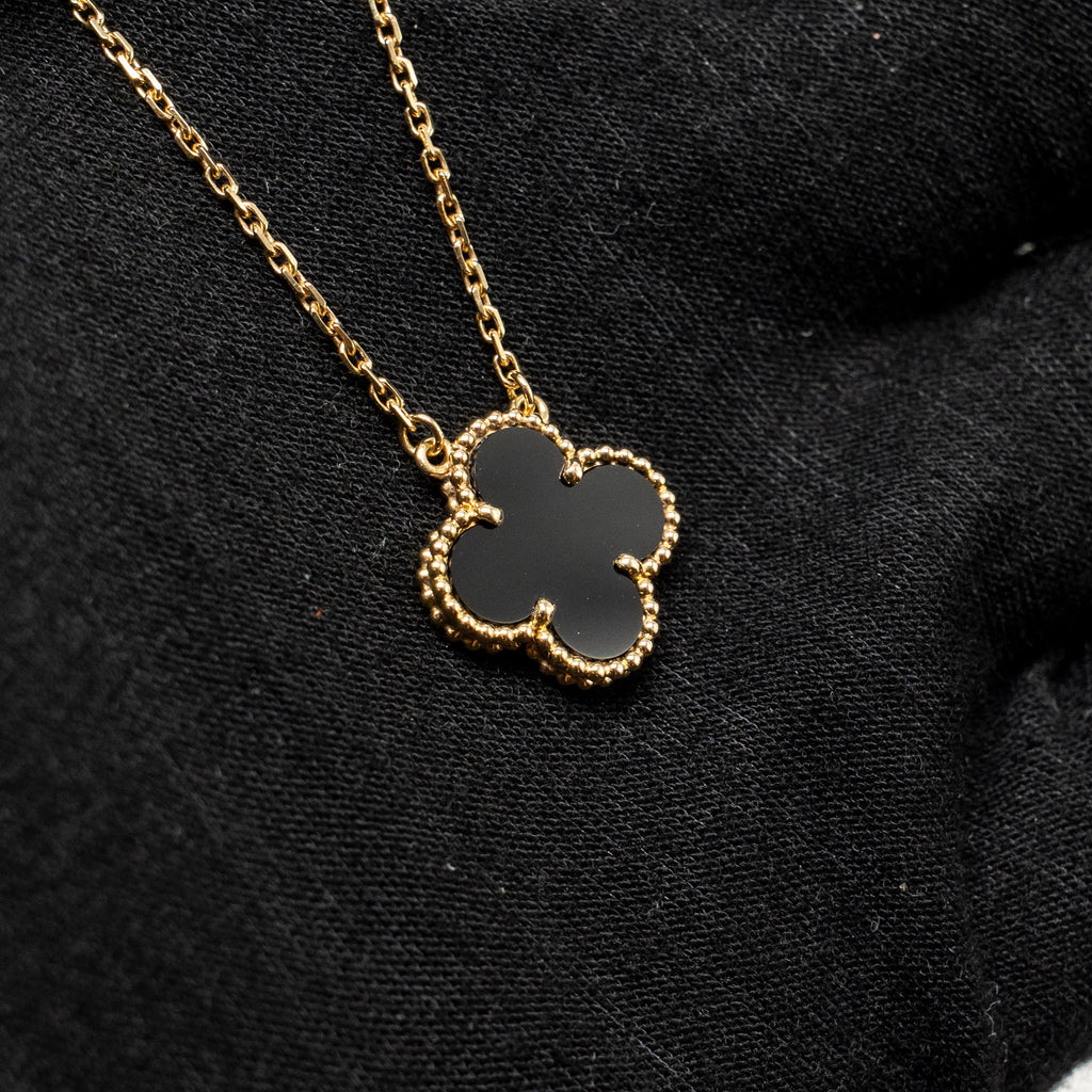 VAN CLEEF & ARPELS VINTAGE ALHAMBRA PENDANT YELLOW GOLD, ONYX