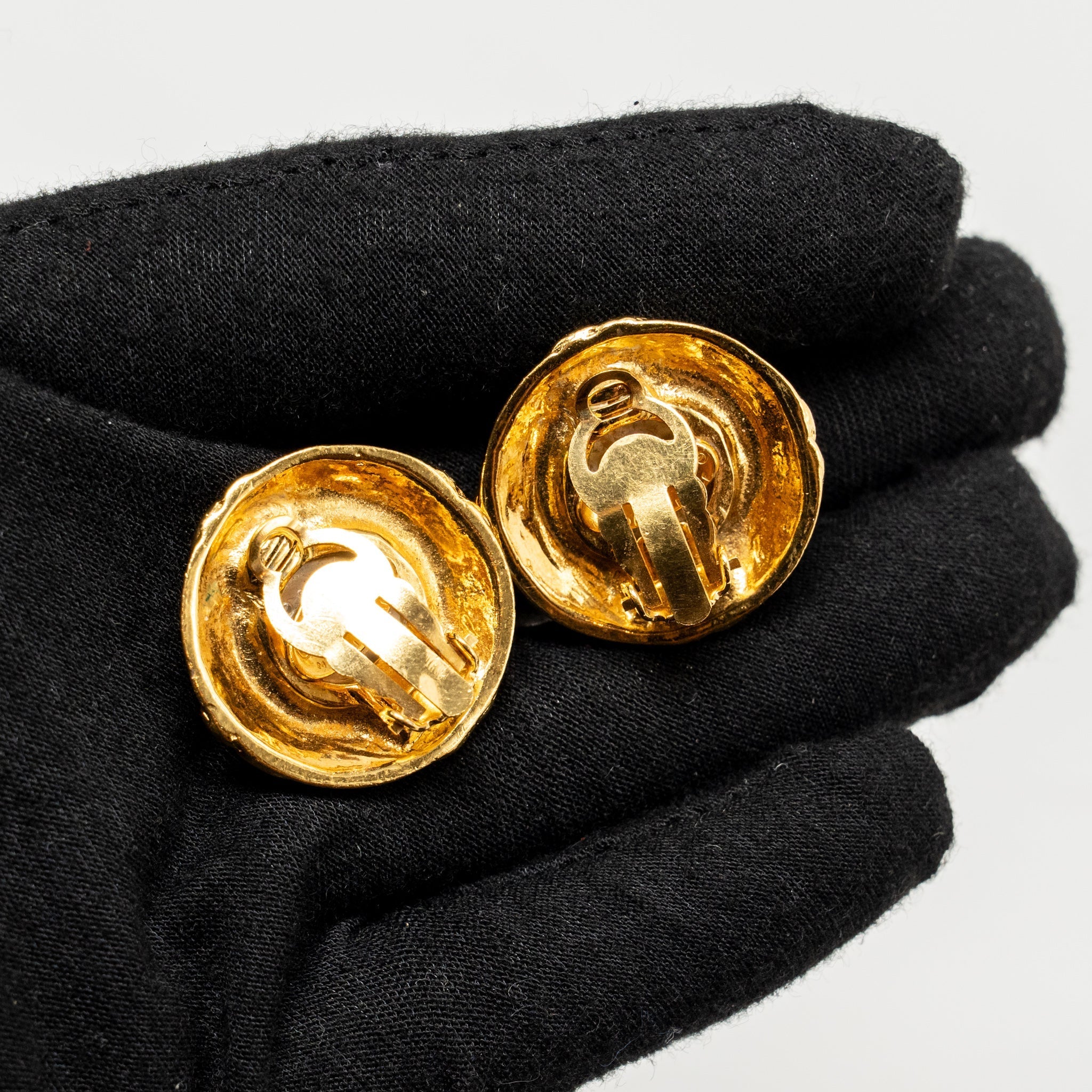 CHANEL VINTAGE CC PEARL EAR CLIPS GOLD TONE