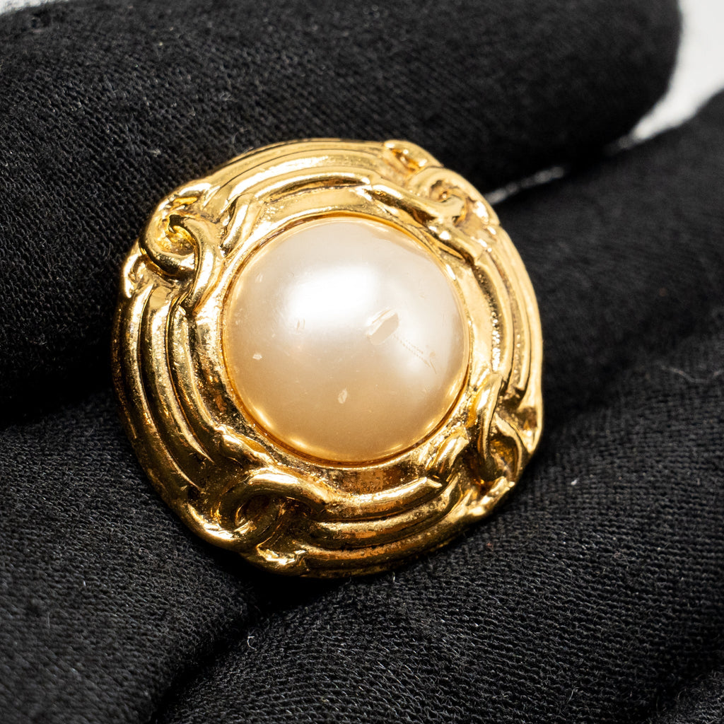 CHANEL VINTAGE CC PEARL EAR CLIPS GOLD TONE