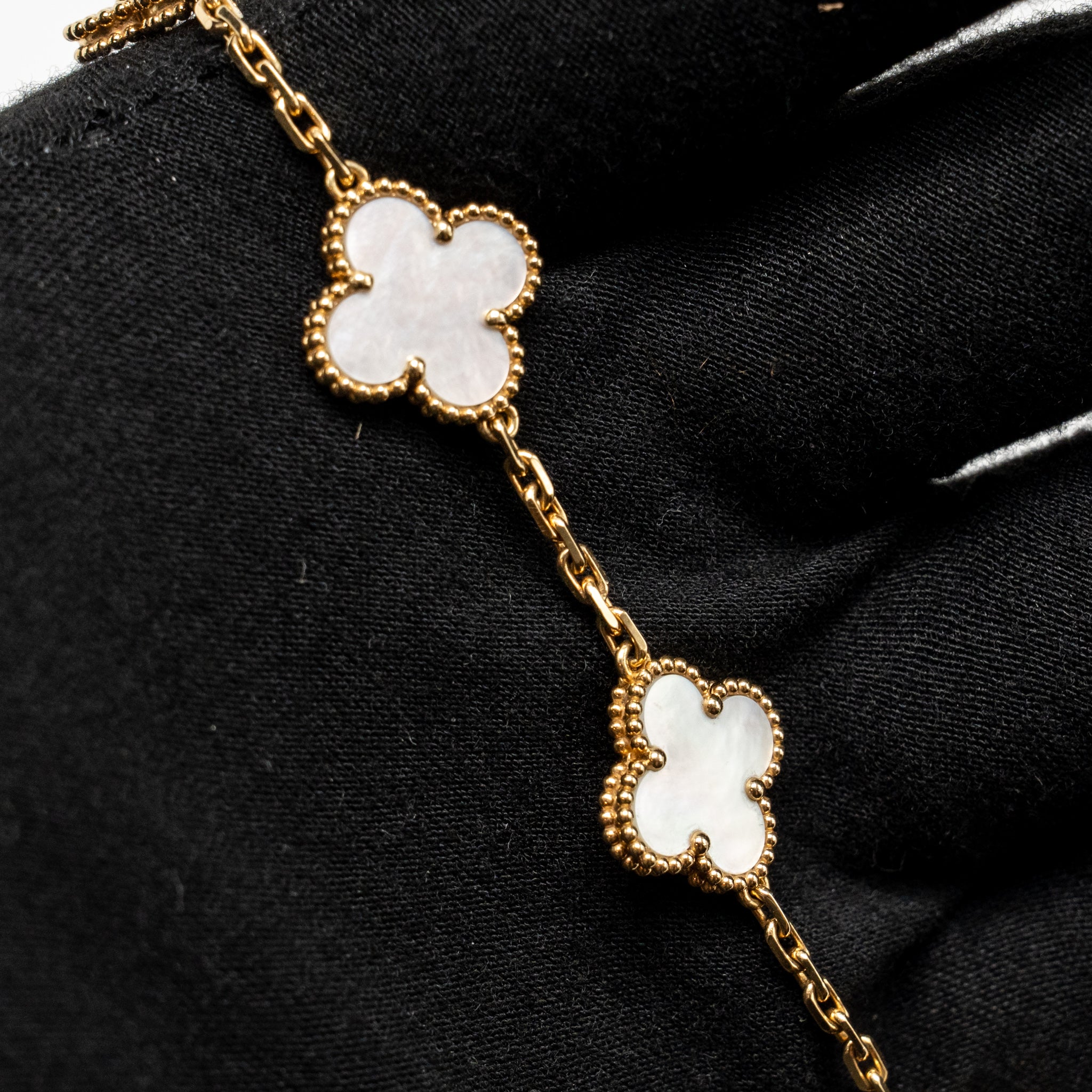 VAN CLEEF & ARPELS VINTAGE ALHAMBRA BRACELET 5 MOTIFS YELLOW GOLD, MOTHER OF PEARL