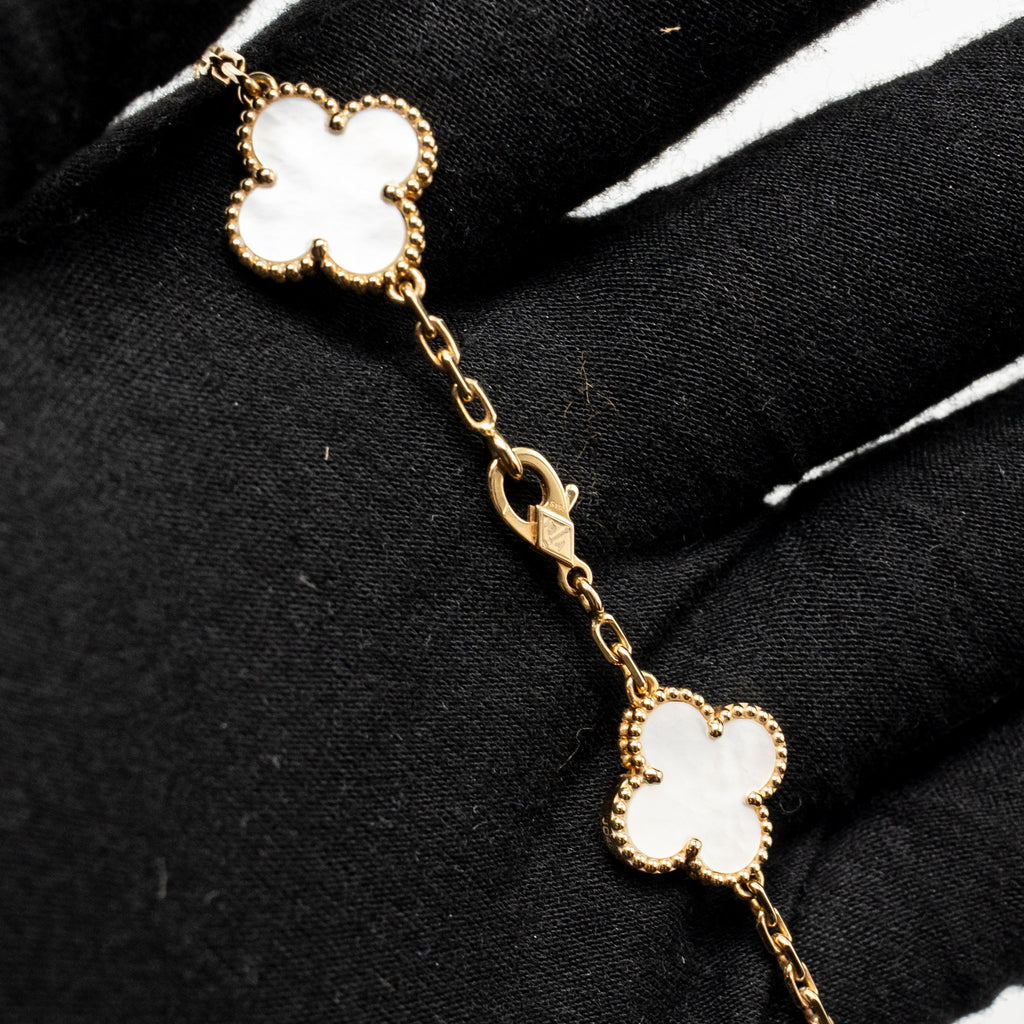 VAN CLEEF & ARPELS VINTAGE ALHAMBRA 10-MOTIF NECKLACE, YELLOW GOLD, WHITE MOTHER-OF-PEARL