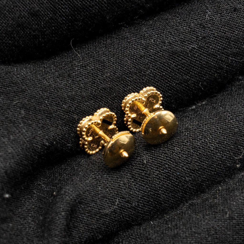 VAN CLEEF & ARPELS SWEET ALHAMBRA EARSTUDS EARRINGS, YELLOW GOLD / ONYX