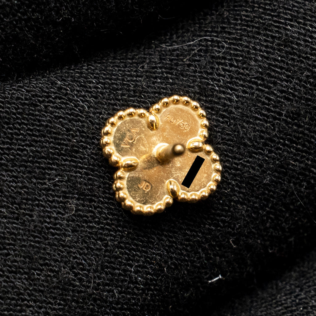 VAN CLEEF & ARPELS SWEET ALHAMBRA EARSTUDS EARRINGS, YELLOW GOLD / ONYX