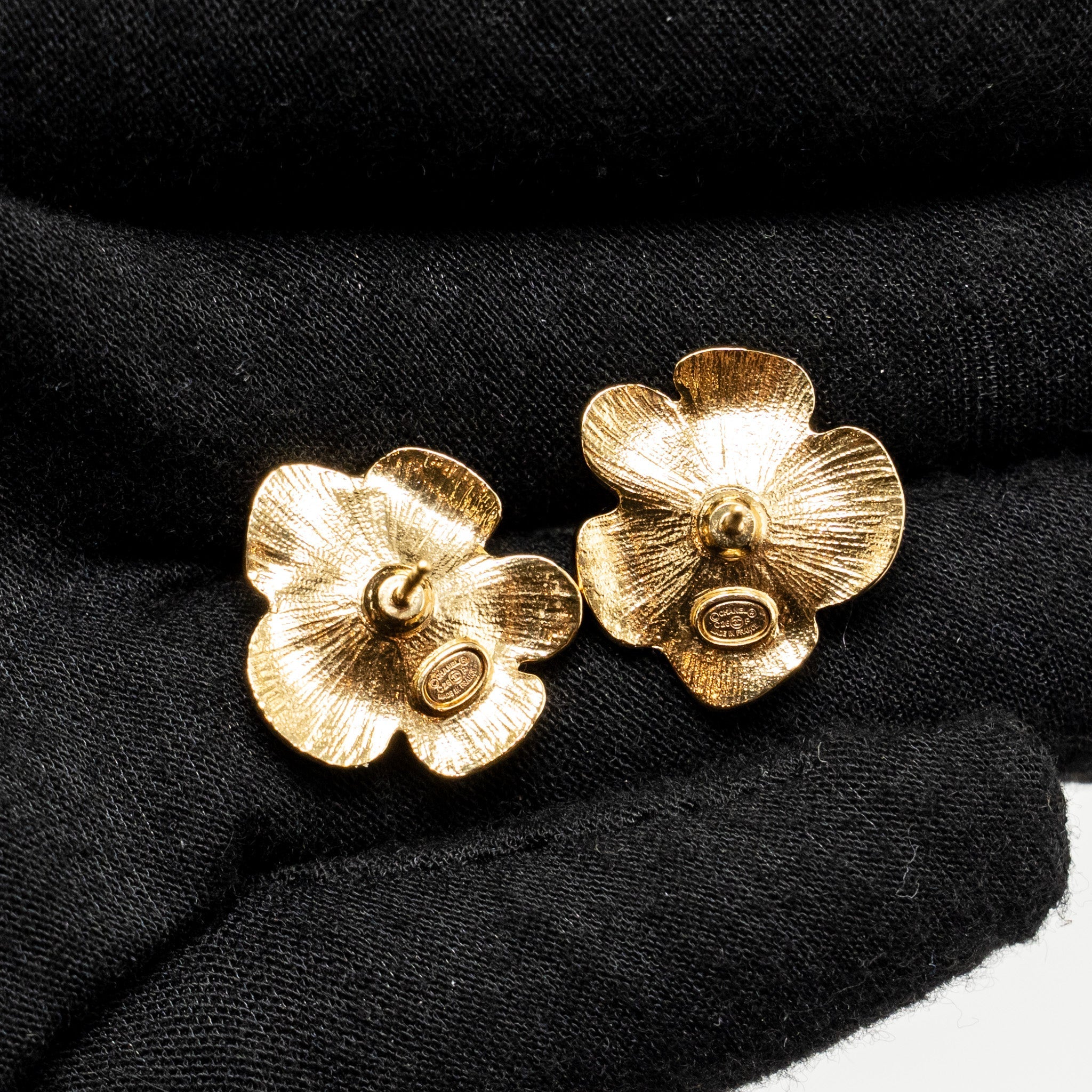 CHANEL WHITE CAMELLIA FLOWER STUD EARRINGS GOLD TONE