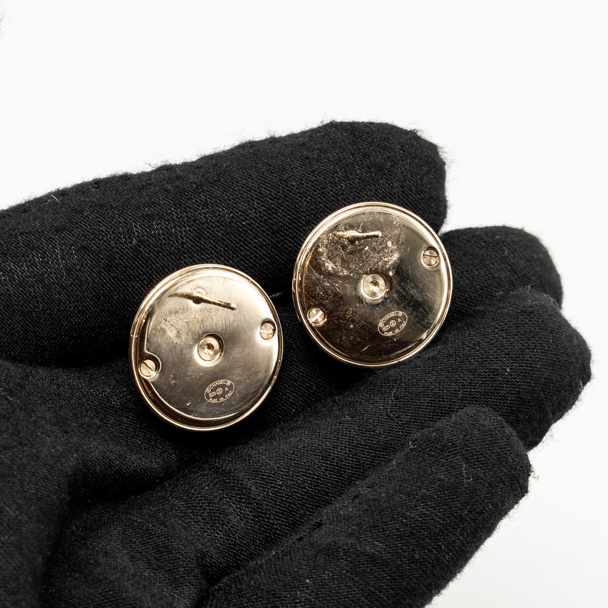 CHANEL CC CAMELLIA FLOWER STUD EARRINGS BLACK LIGHT GOLD TONE
