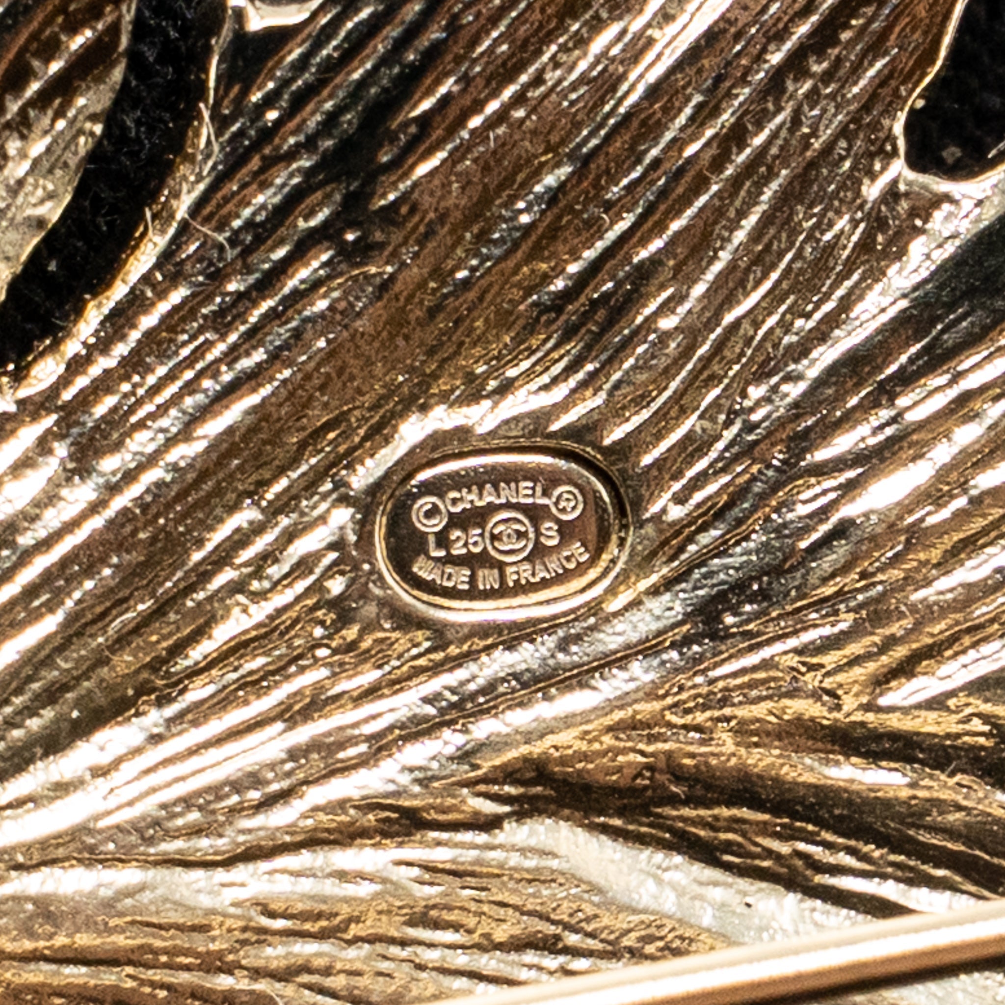 CHANEL CC FEATHER BROOCH AND EARRINGS CRYSTAL GOLD TONE (SELL IN SET)