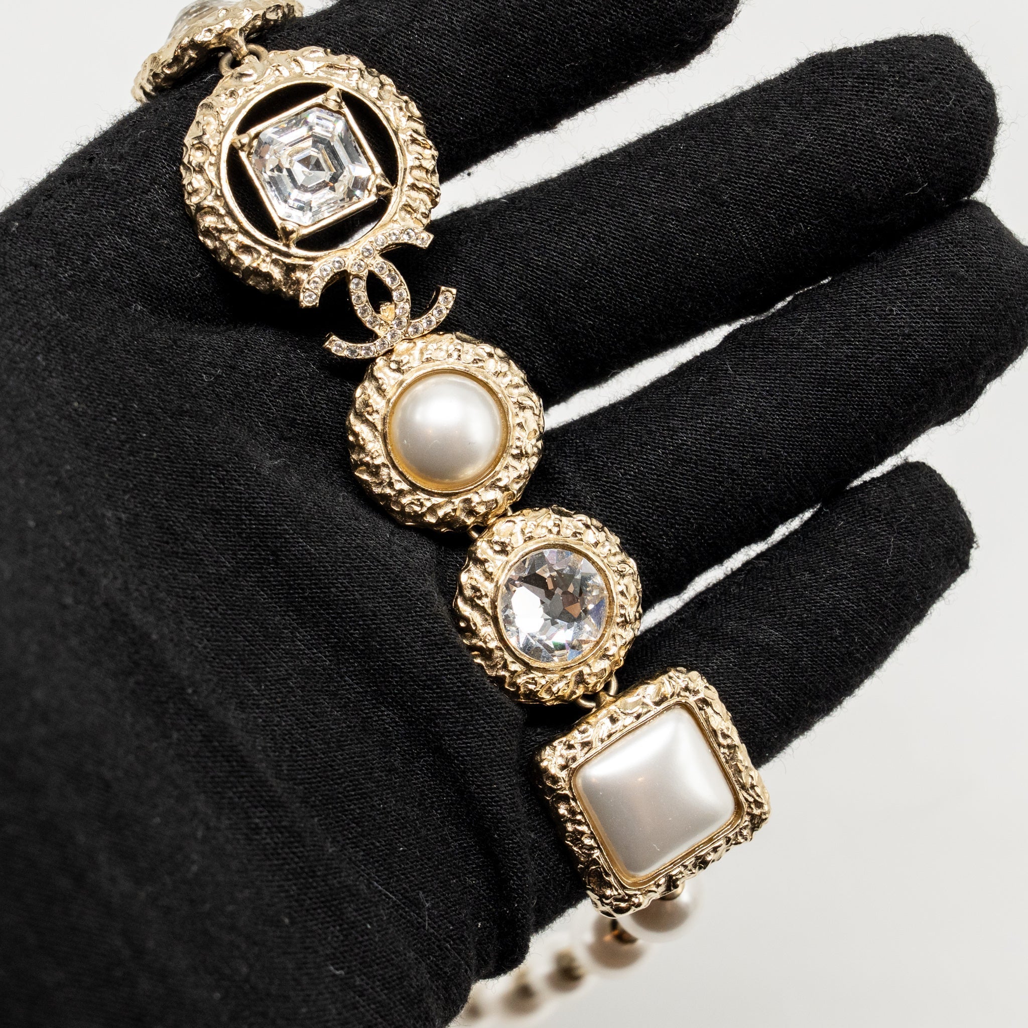 CHANEL CC DROP NECKLACE/CHOKER AND EARRINGS PEARL/CRYSTAL GOLD TONE (SELL IN SET)