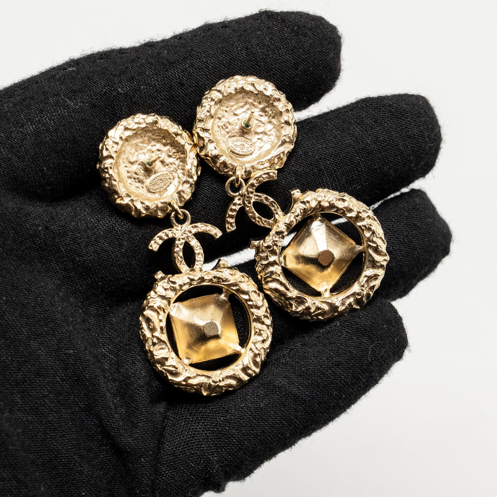 CHANEL CC DROP NECKLACE/CHOKER AND EARRINGS PEARL/CRYSTAL GOLD TONE (SELL IN SET)