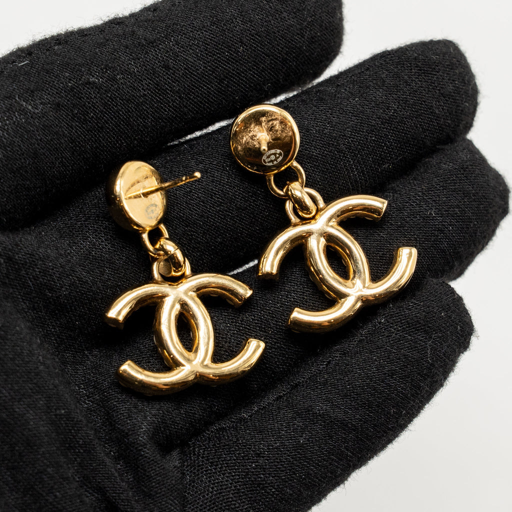 CHANEL CC PEARL AND COCO CHARM NECKLACE/CHOKER AND EARRINGS CRYSTAL GOLD TONE (SELL IN SET)