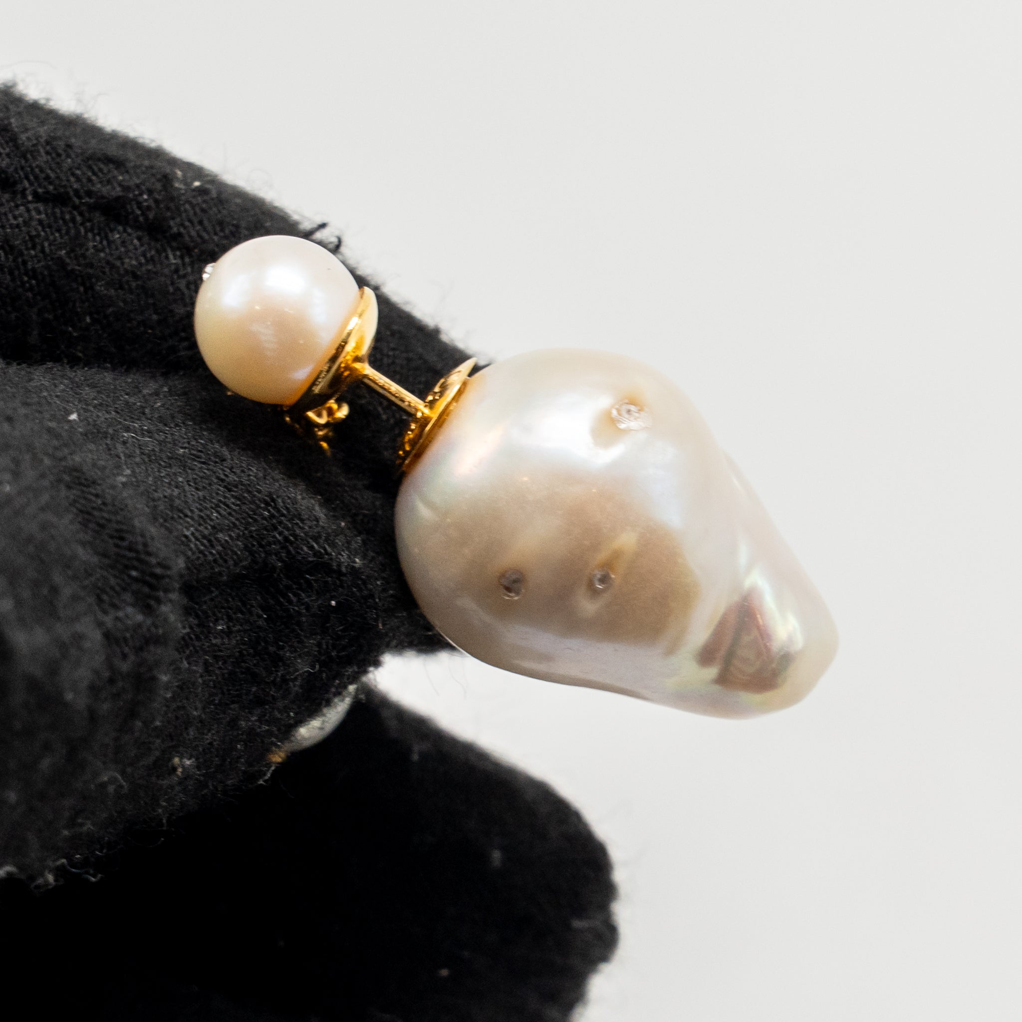 DIOR UNICORN AND FLOWERS DROP PEARL SINGLE EARRING GOLD TONE